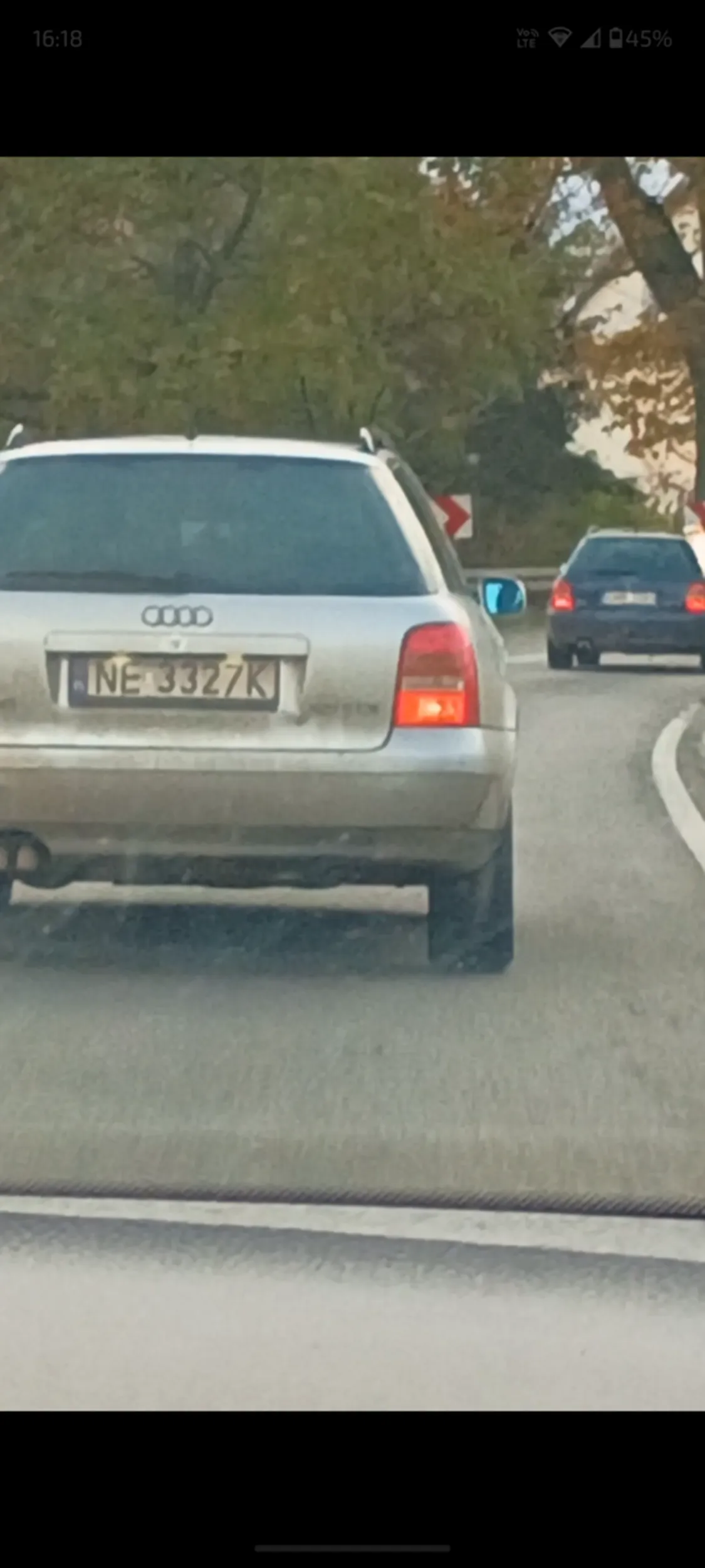 Wjazd do terenu zabudowanego z prędkością 120 km/h, niezbyt mądre