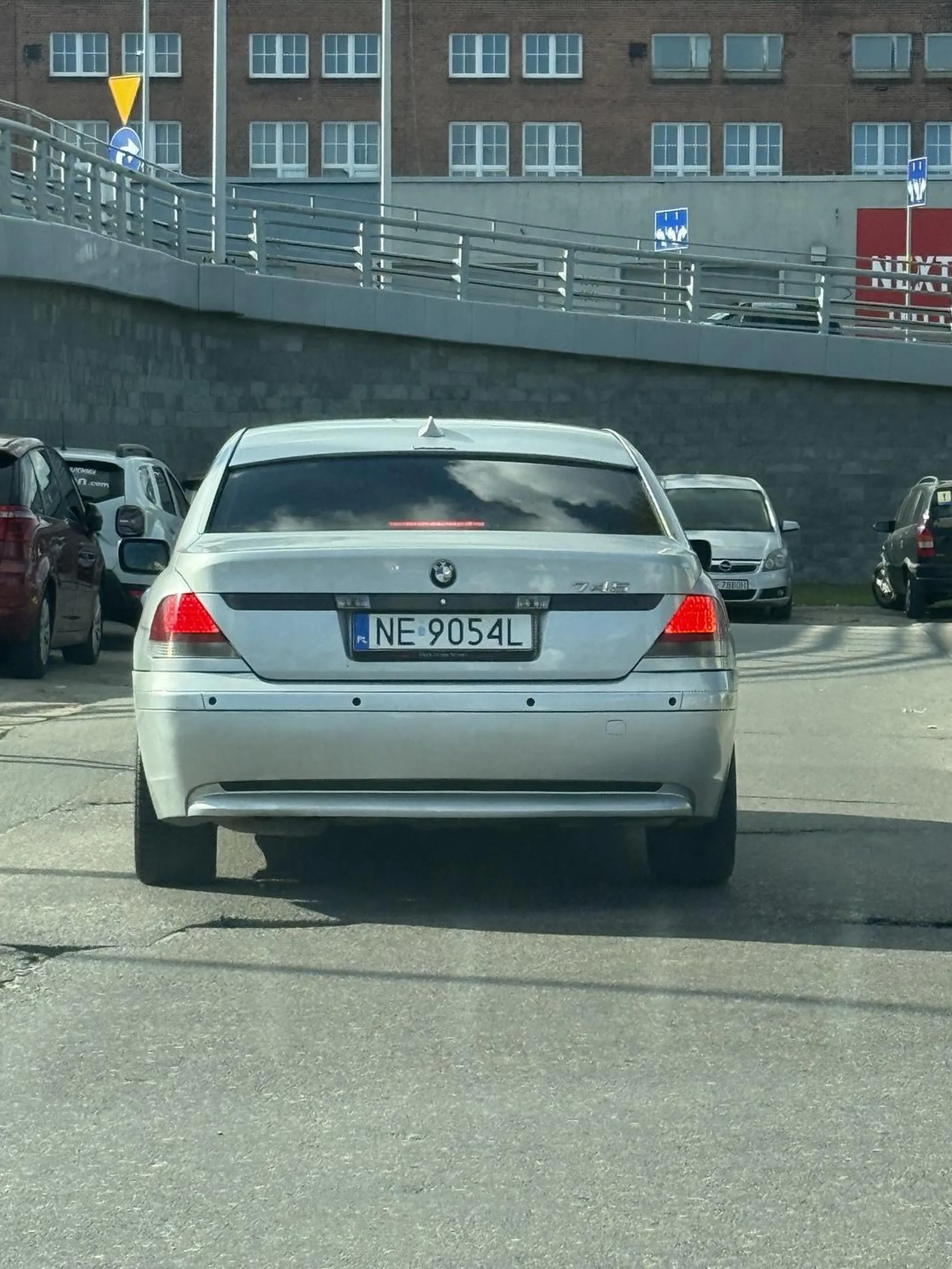 Piękna blondi w pięknej 7er