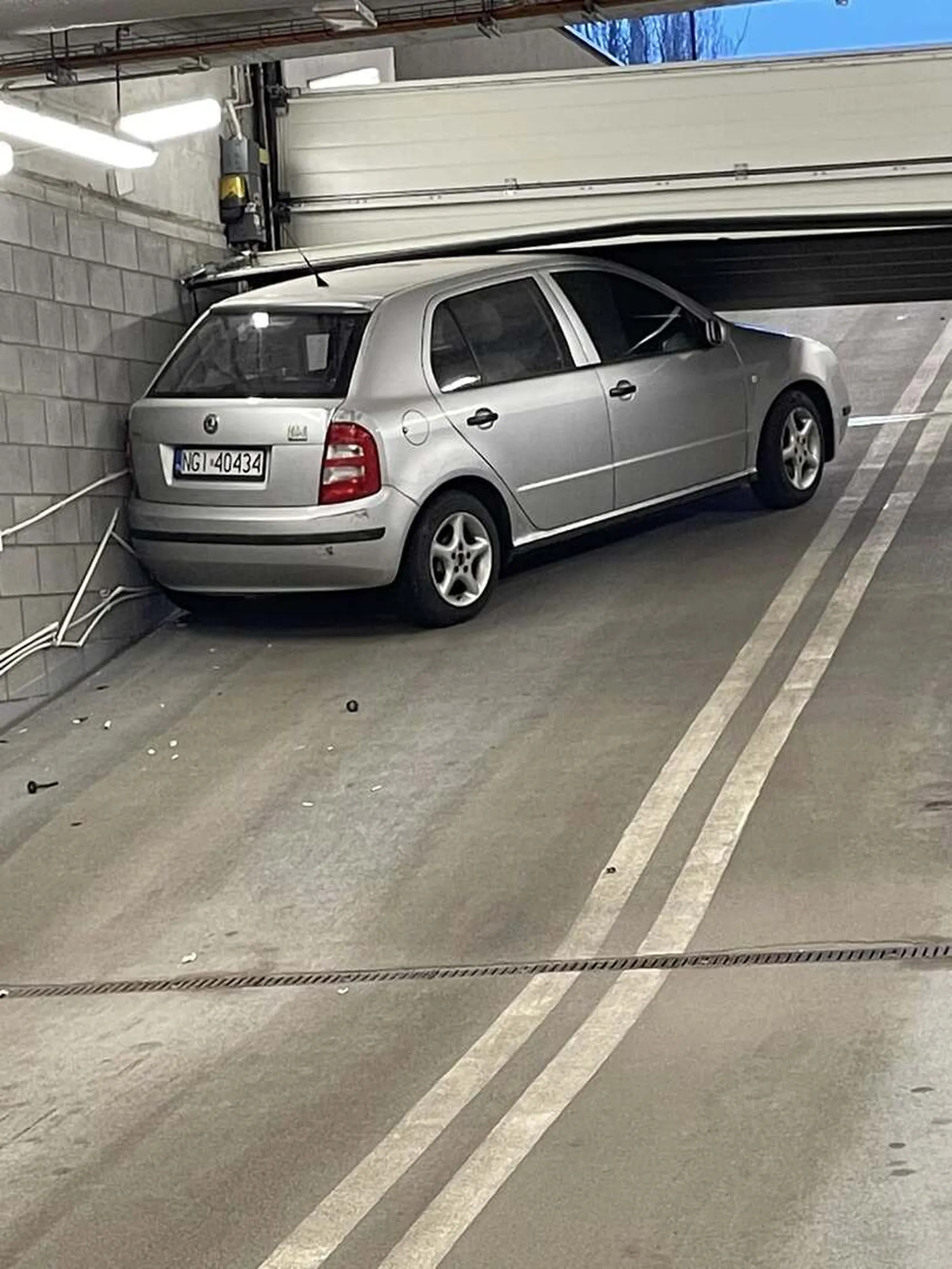 Nie jeździmy na czerwonym i nie zawracamy na podjeździe.