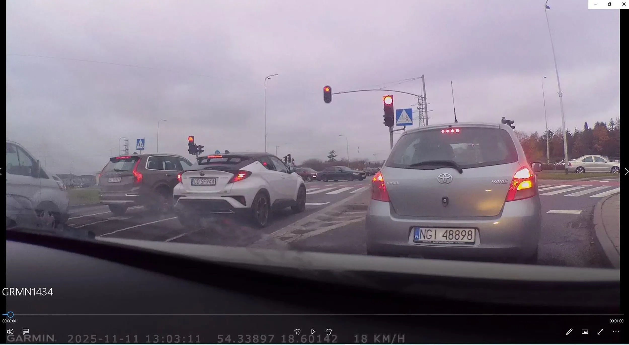 Groźby karalne: - tablica rej. GIŃ, - transmisja sygnału akustycznego, - puszczanie dymu przez okno.