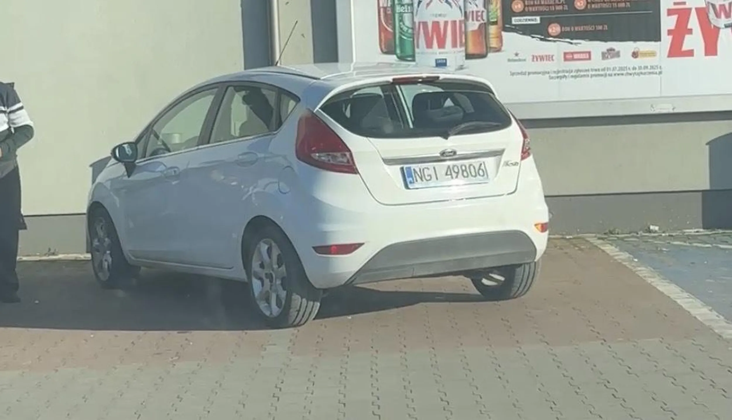 Nie umie parkować i do tego miała pretensje ?