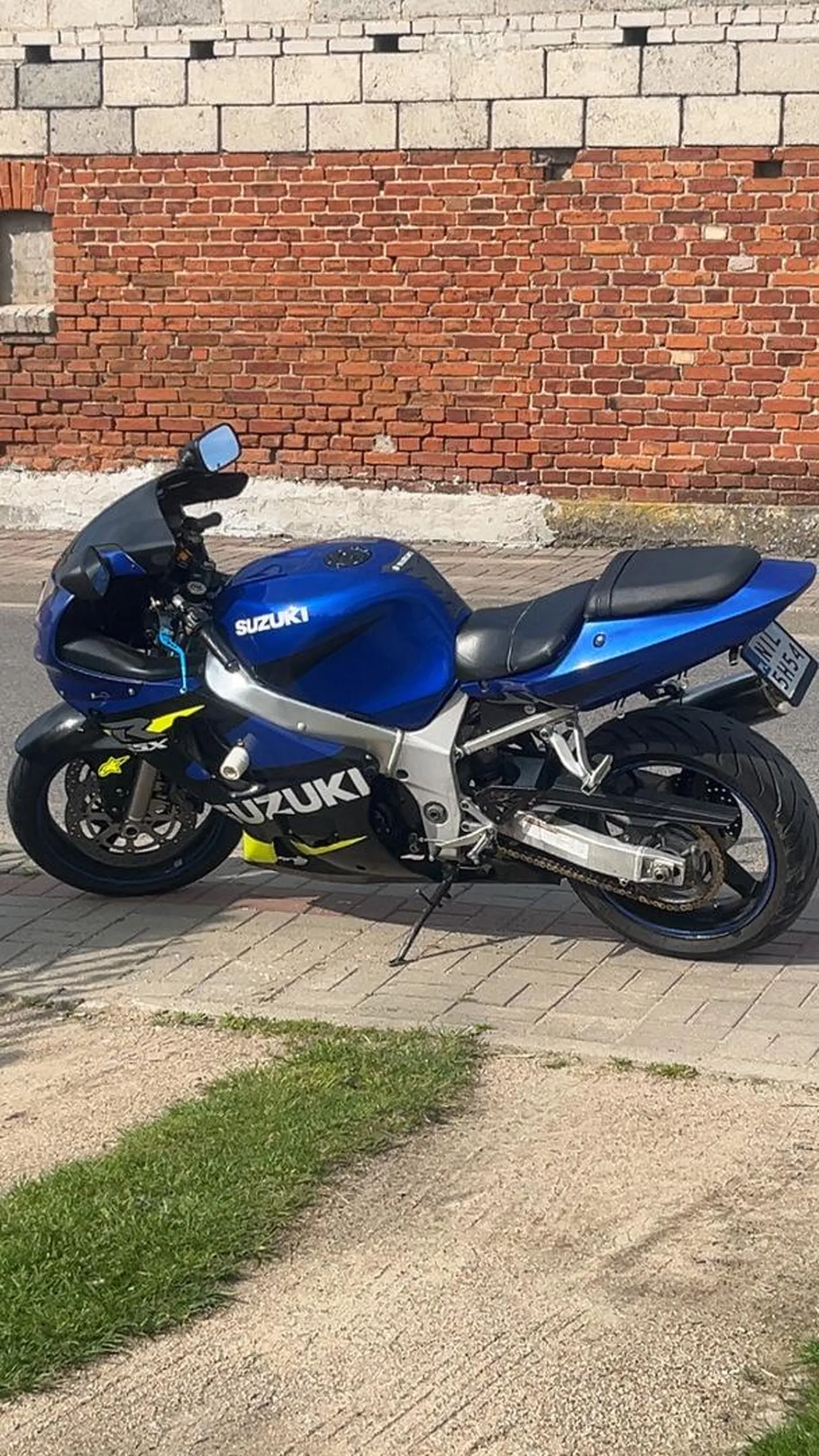 bardzo dobry kierowca, oraz bardzo zadbany motor polecam dać własną rejestracje dla lepszego wyglądu. Pozdrawiam z rodzinką