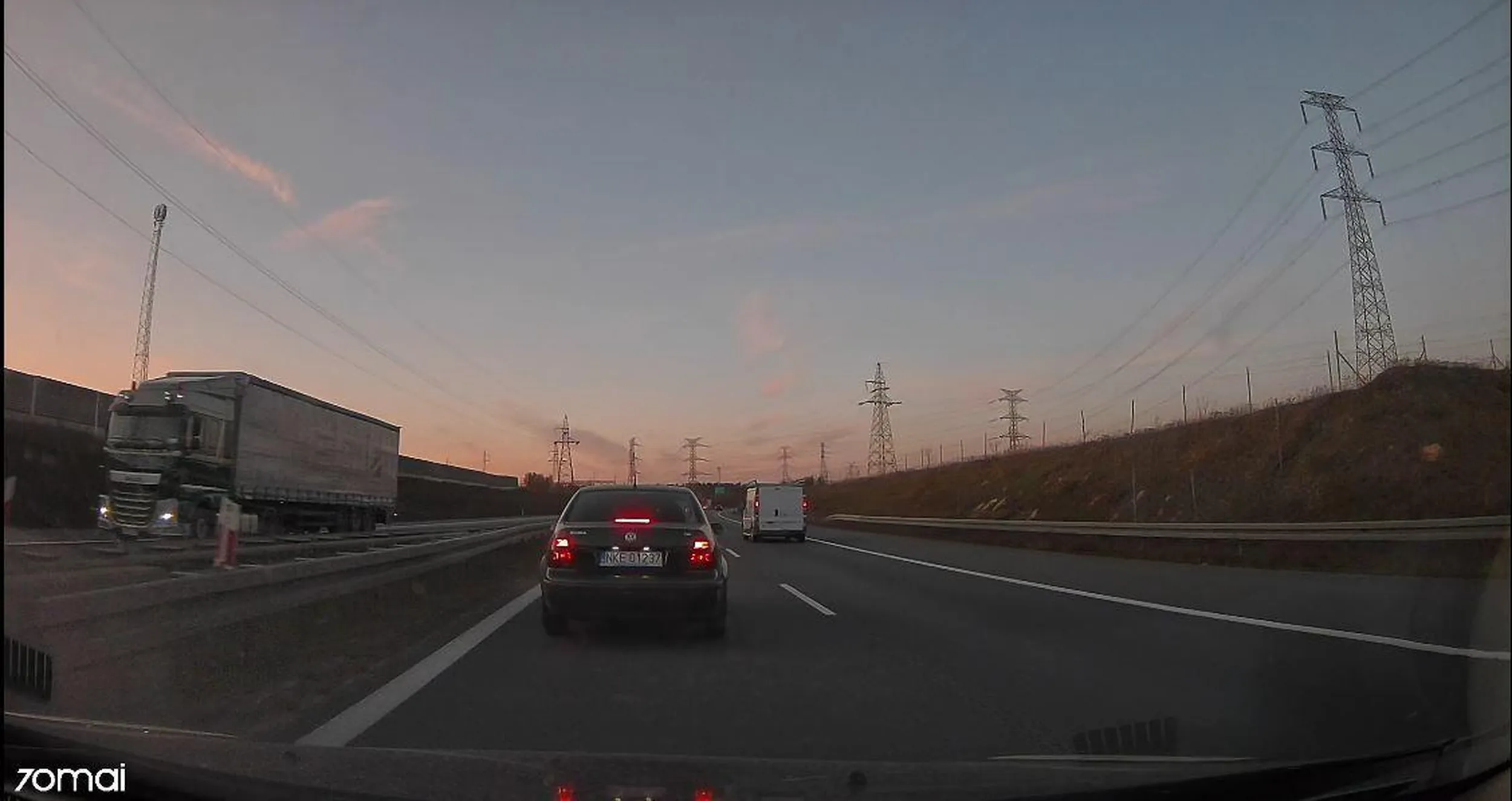 Typowe wyhamowanie i próba ucieczki. Całe nagranie też jest.