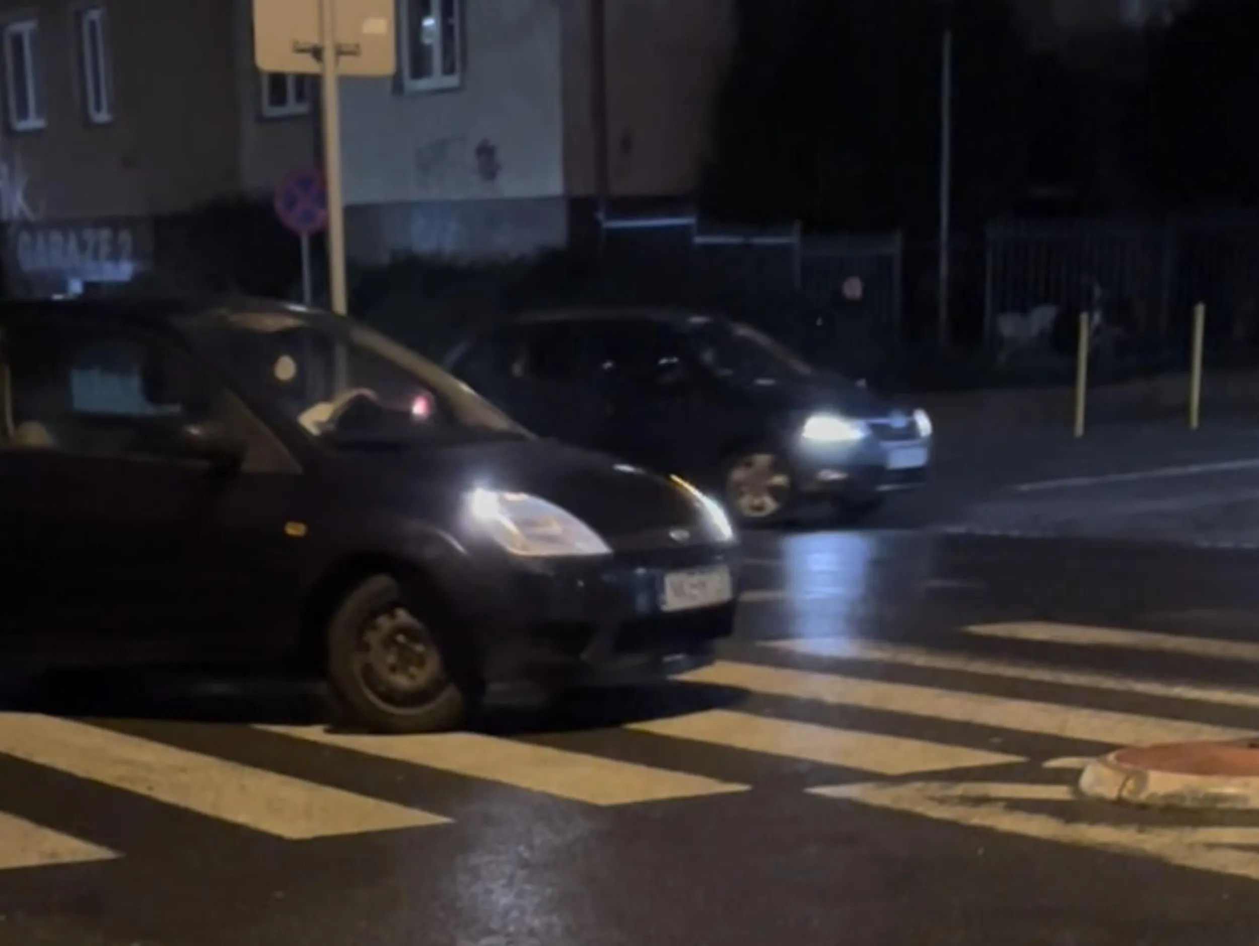 co za ludzie, jadę wzdłuż po przejściu i nikt mnie nie chce przepuścić!