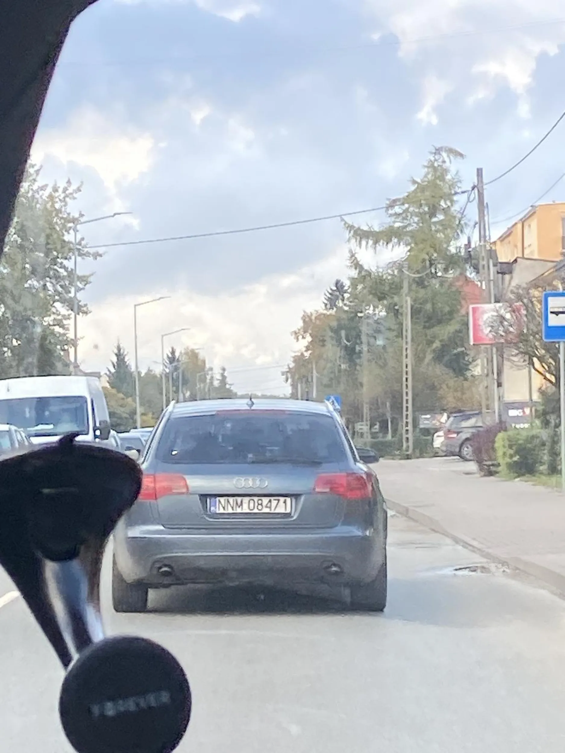 napraw tego zloma bo to ledwo jezdzi a kopci jak nie wiem