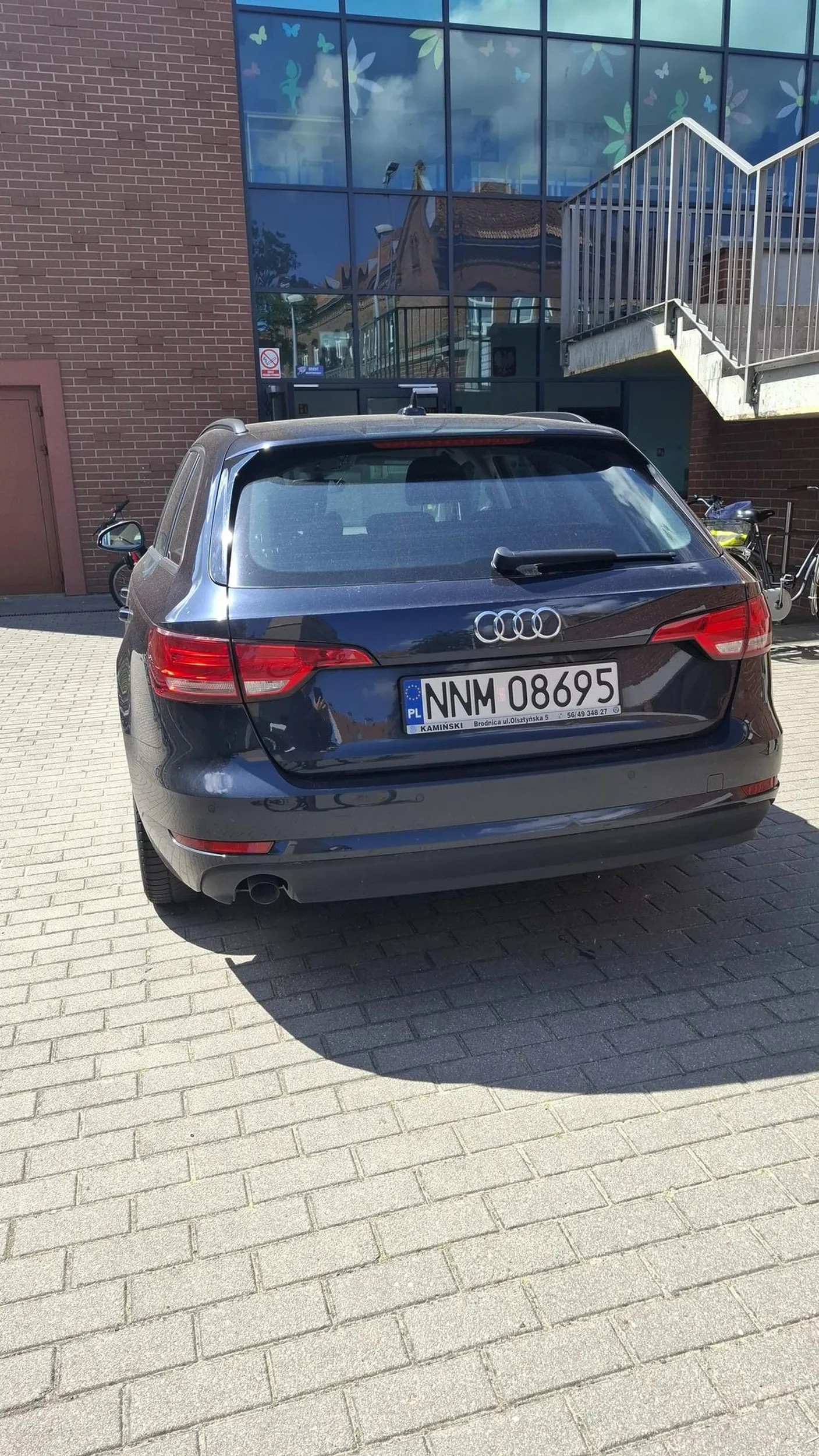 Bardzo  polecam kierowcę tego pojazdu - zdecydowanie najlepszy nauczyciel w SP1! Pozdrawiam Pana Jacka!