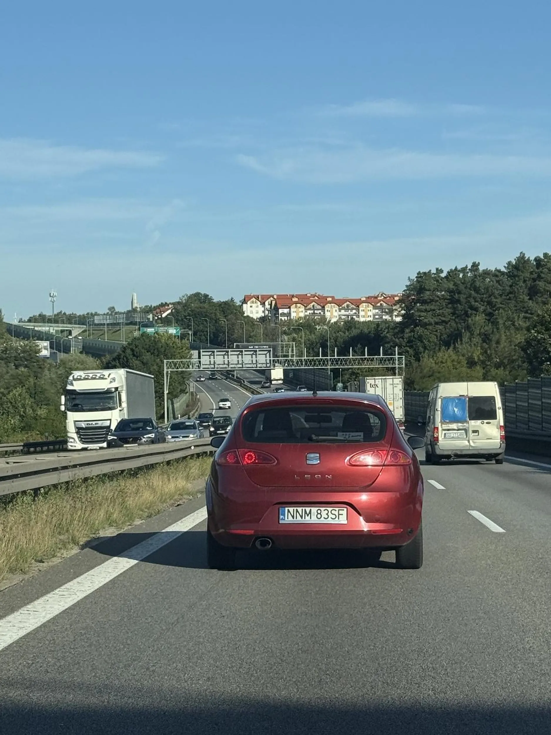 Baba pogania dojeżdżając do zderzaka na ograniczeniu 100/h zajeżdża drogę i pokazuje środkowy palec . Zgłoszona jesteś na policję mam wszystko nagrane :) pozdro