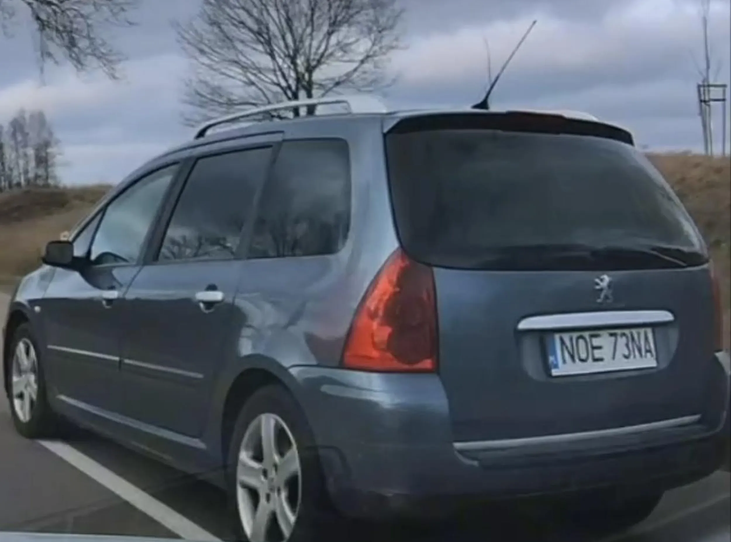 Więcej uwagi w lusterkach przy wyprzedzaniu