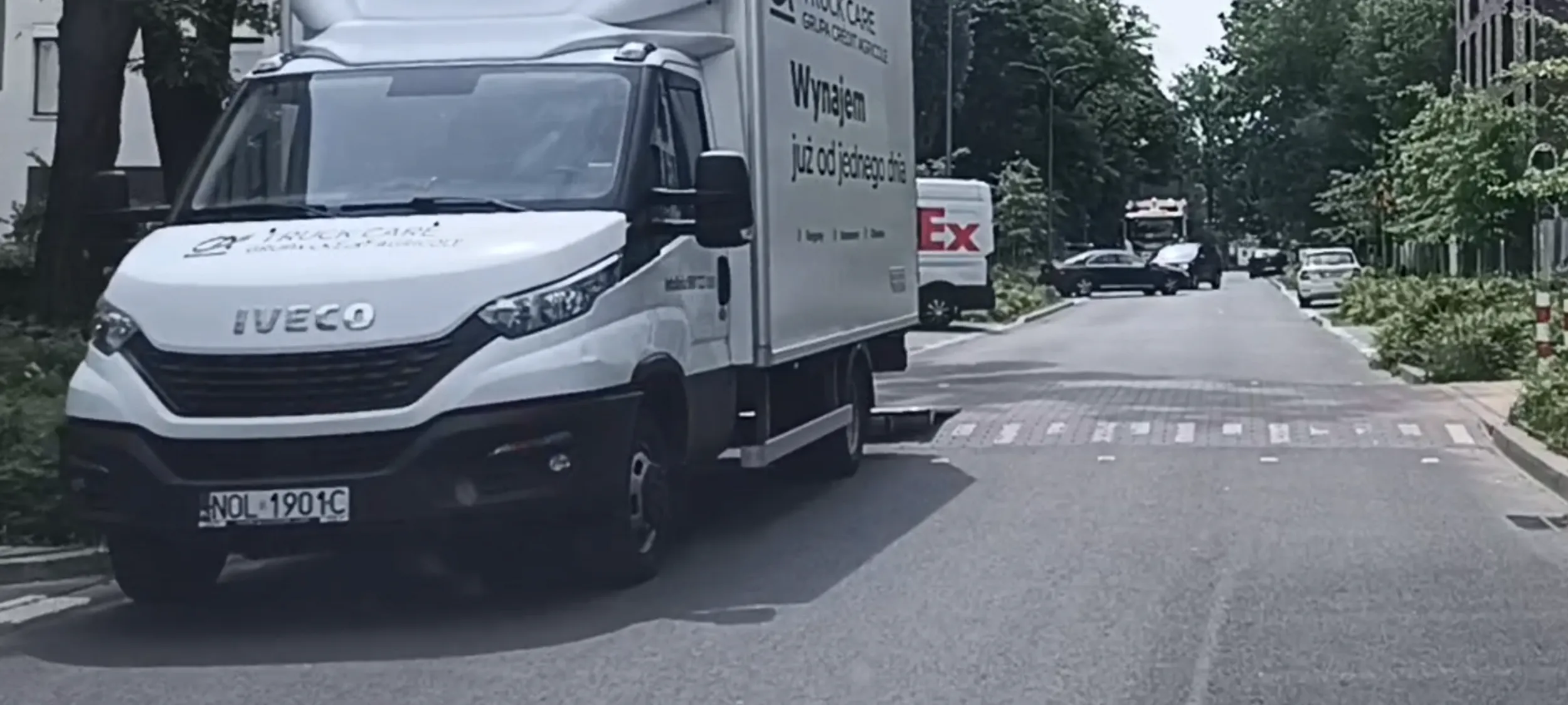 Nielegalne parkowanie na zakazie zatrzymywania się i postoju