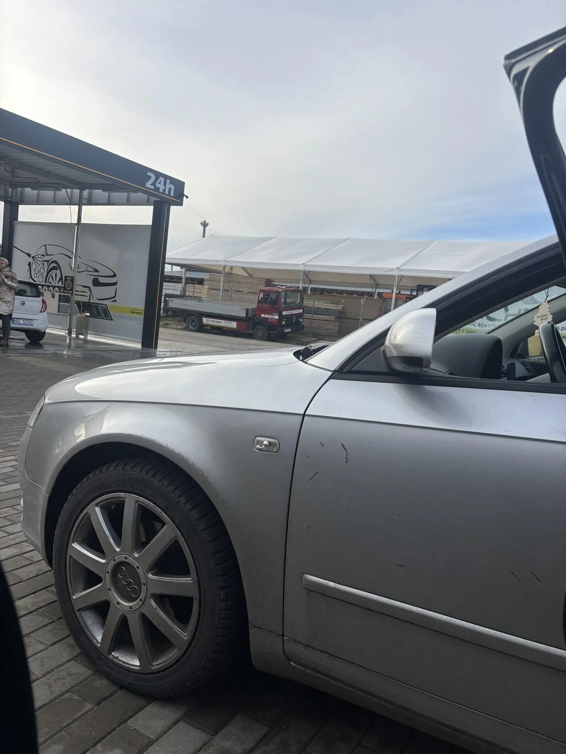 Jeździ jak z**b popisuję się przed każdym, w ogóle nie powinien mieć prawa jazdy, nie uważa na drogach