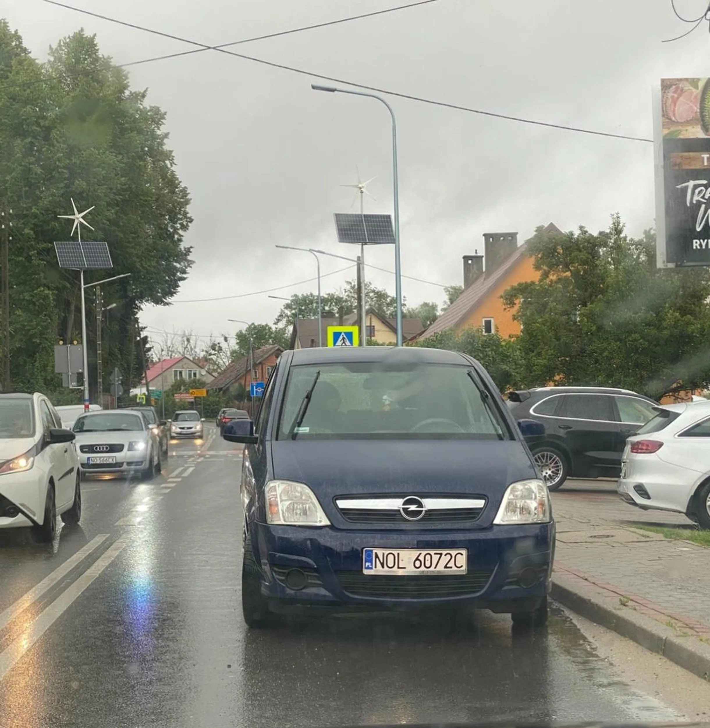 Nie ma to jak tamować ruch, bo księciu idzie do sklepu…