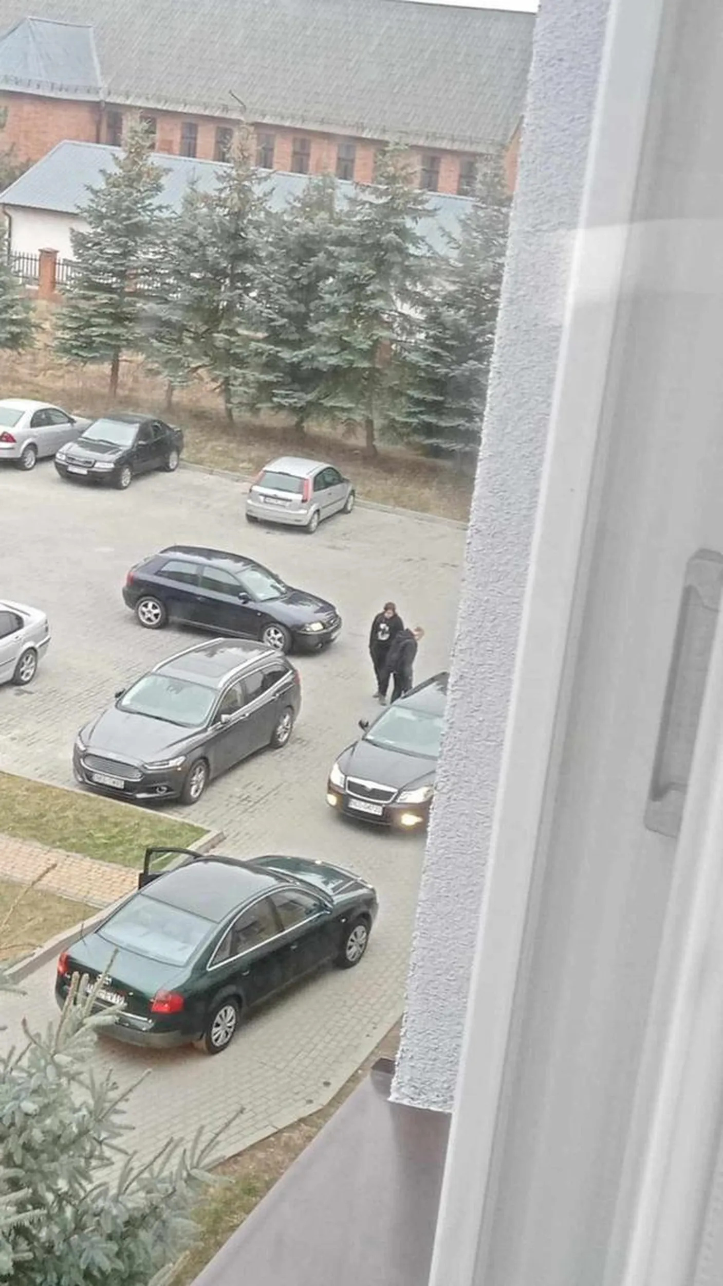 Zajebał matce auto. Bałwan nie patrzy w lusterka jak cofa aż zajebał w Audi.