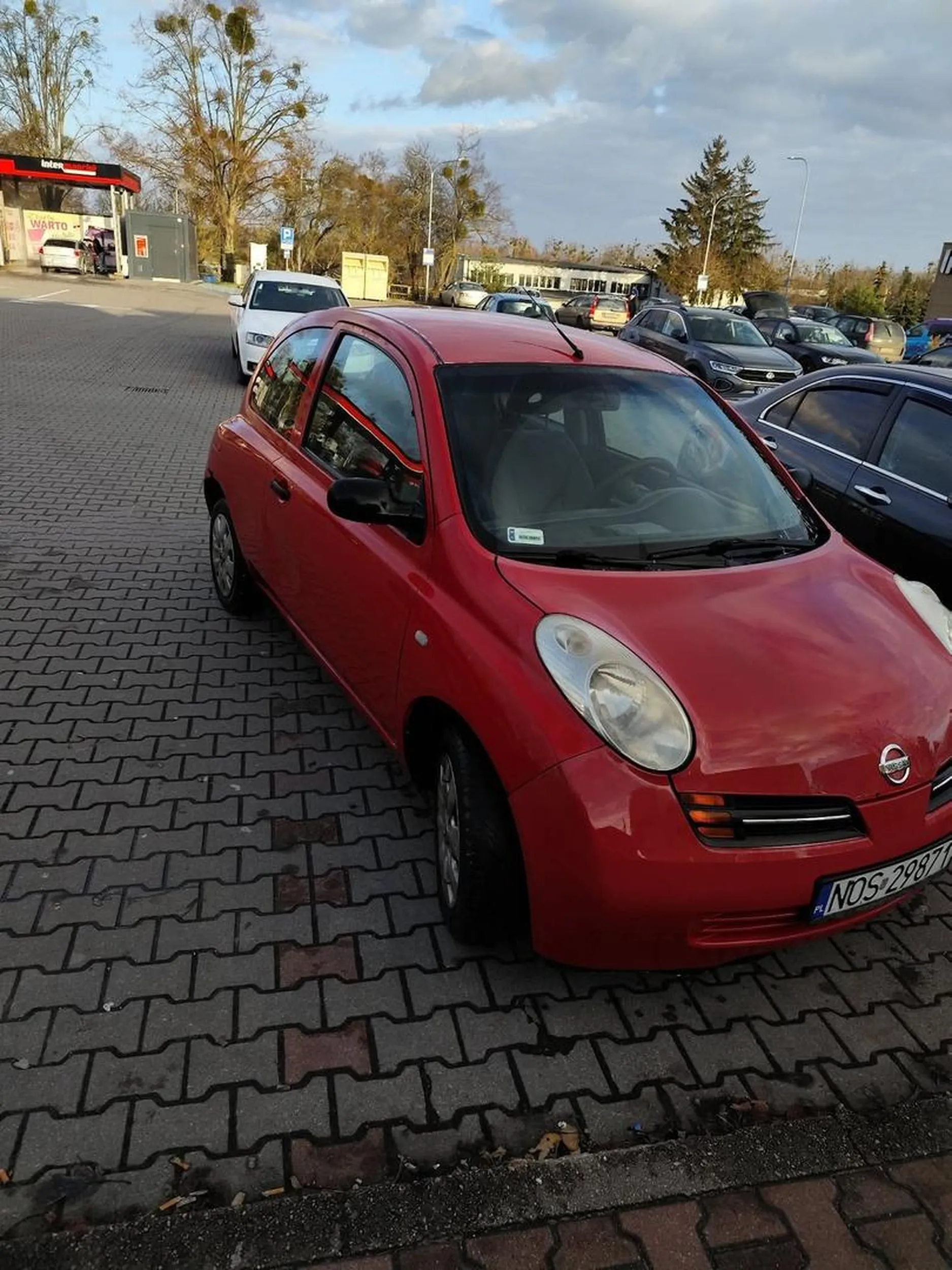 Kolejny przykład jego parkowania, jak on zdał prawo jazdy