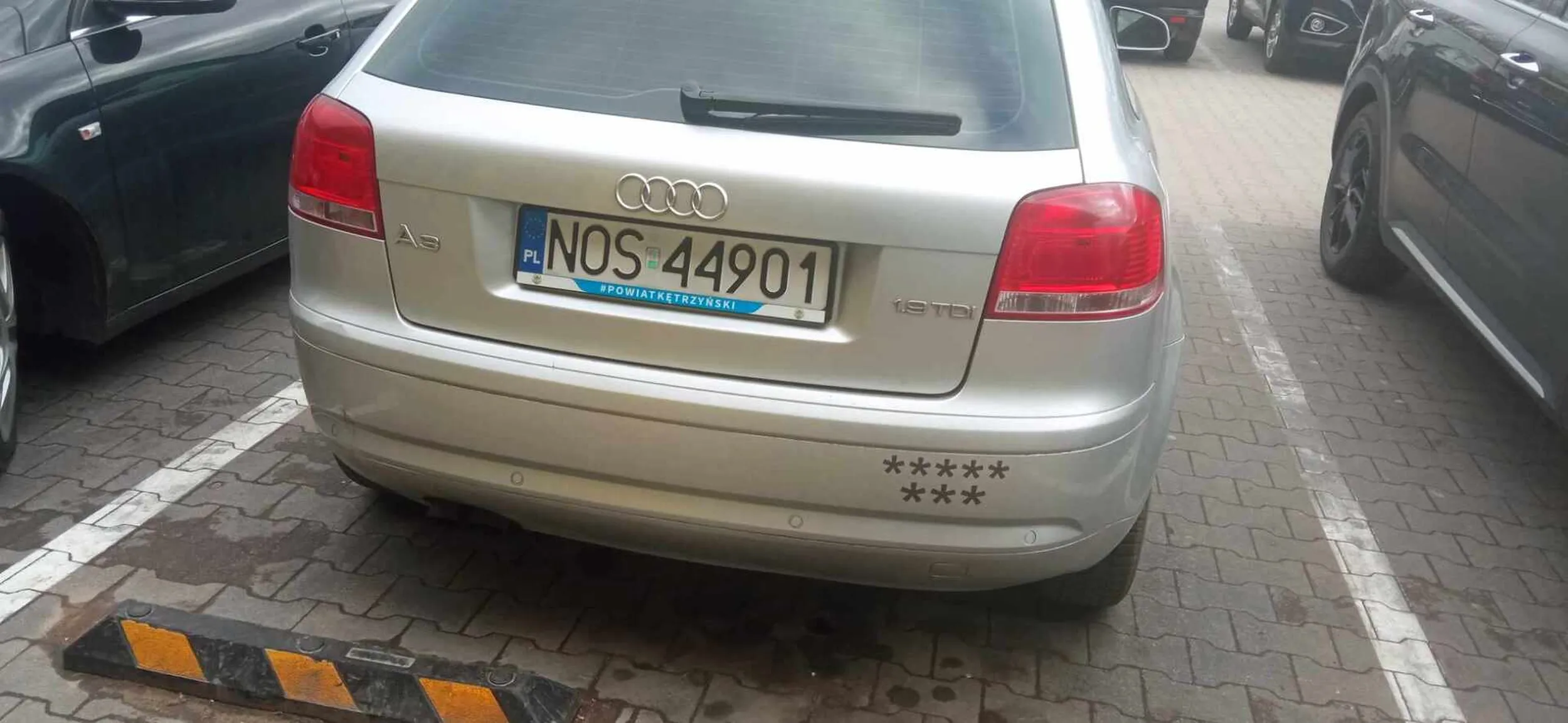 8 gwiazdek na samochodzie- mowa nienawiści