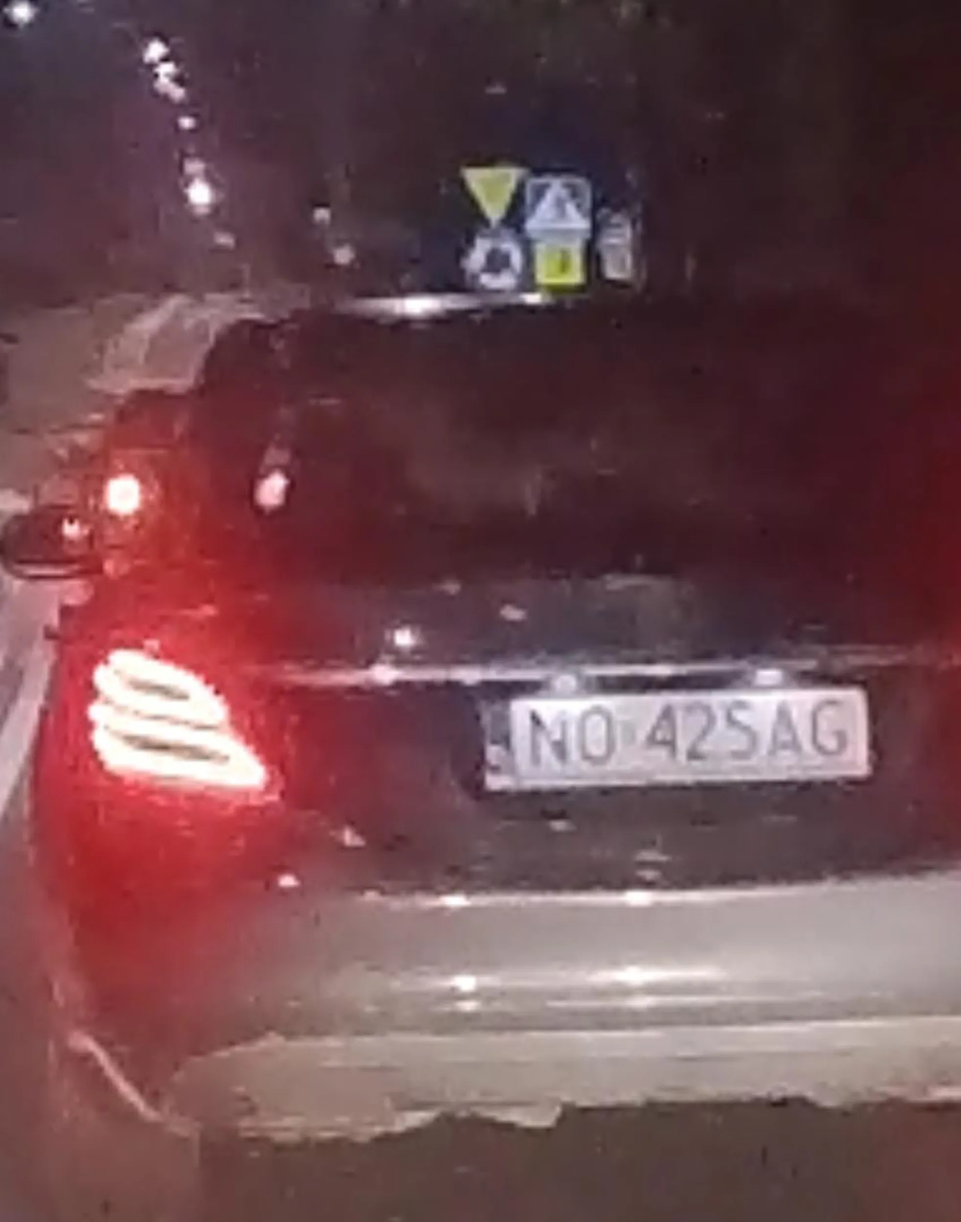 Współczuję braku umiejętności prowadzenia pojazdu, bo prawdopodobnie prawka to nikt by nie dał takiej amebie