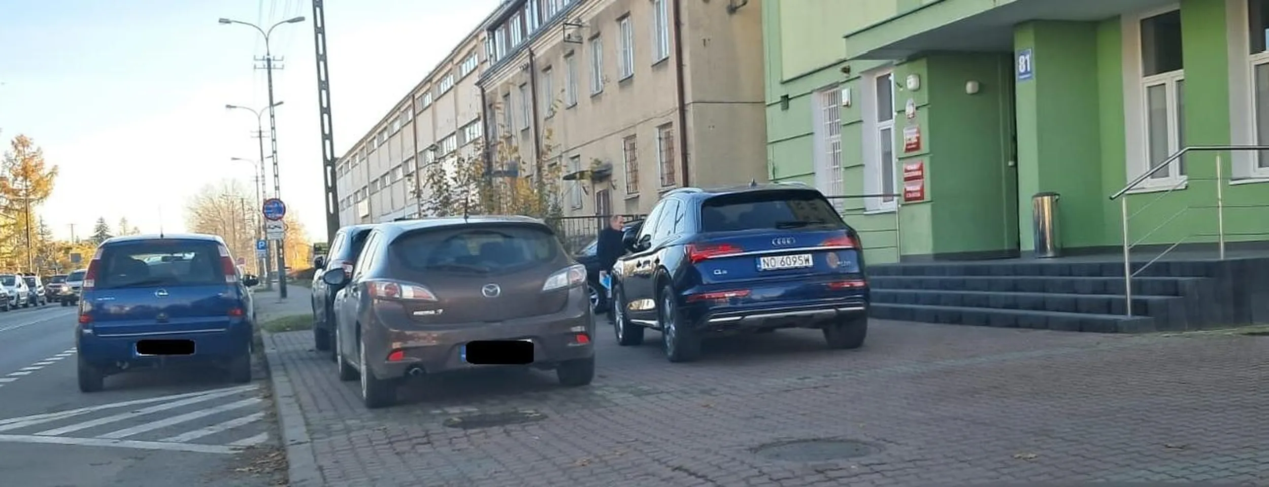 parkuje jak pi&da, gorzej to tylko w poprzek się dało