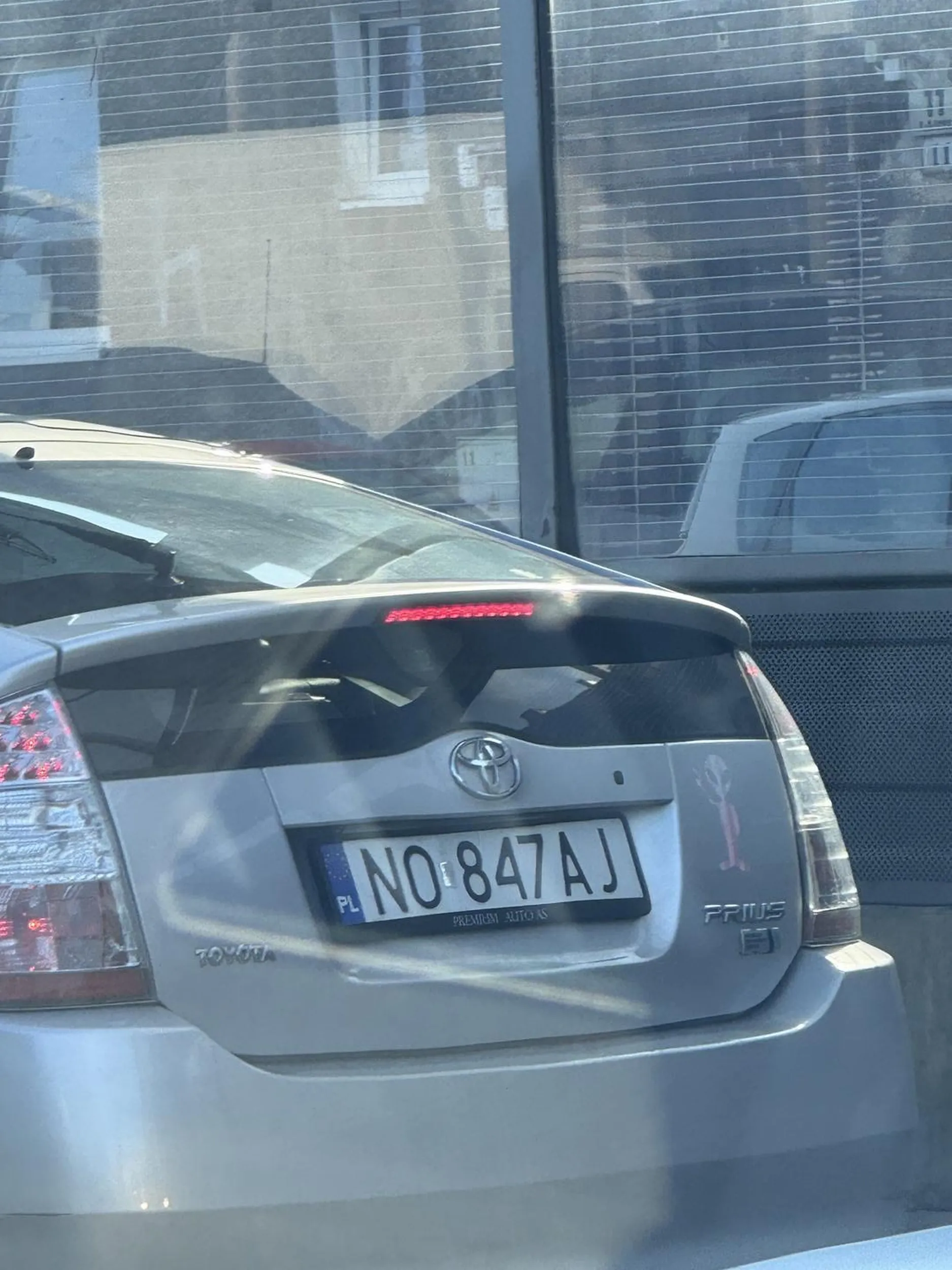 Kierowca wymusza pierwszeństwo, zawraca gdzie nie powinien po czy ma pretensje.