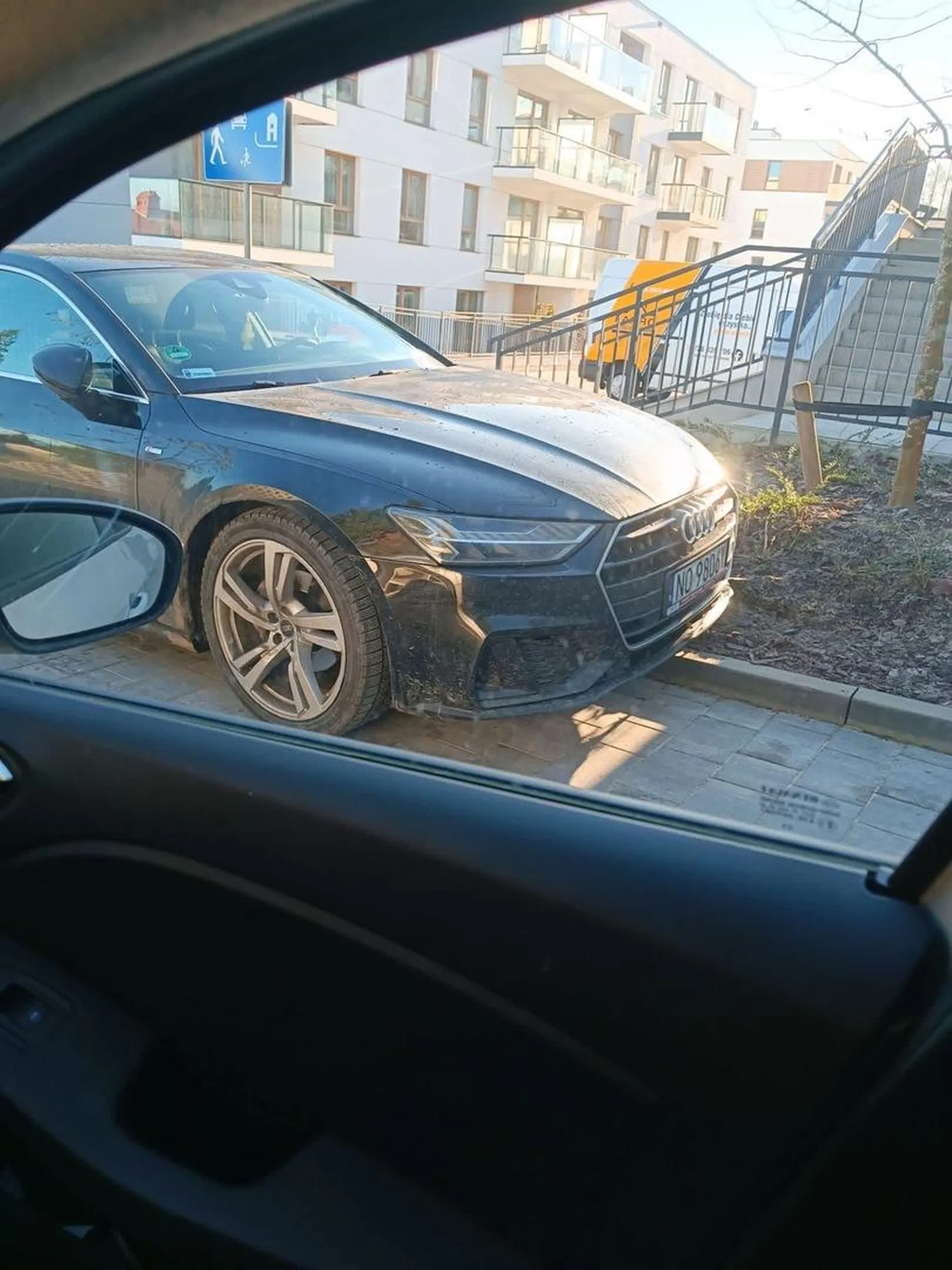 Rozjeżdża zieleń na osiedlu ?