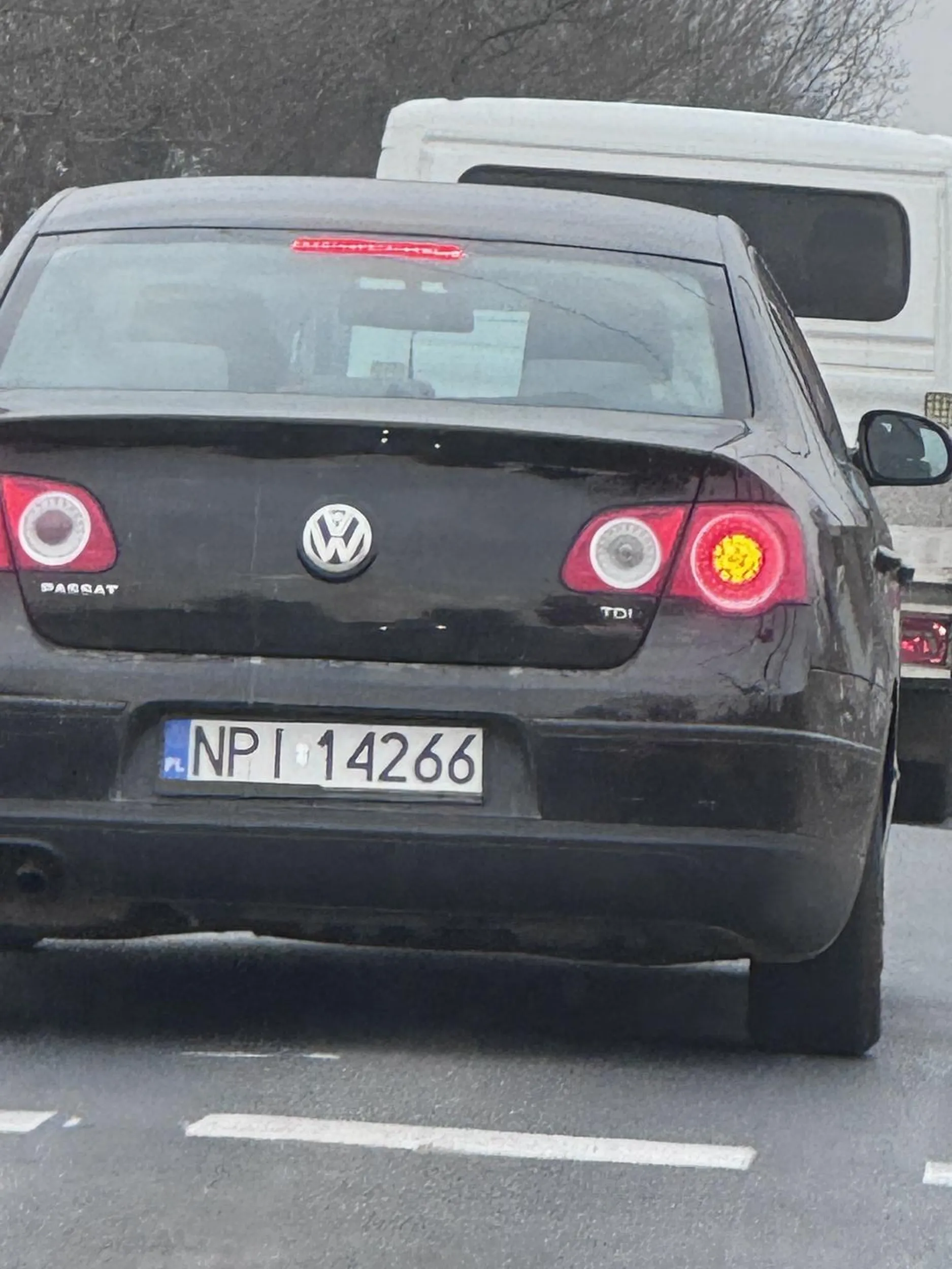 Ty ch*ju piersolony, wyprzedzasz na czołówkę. Jak życie masz za długie to idź się powieś