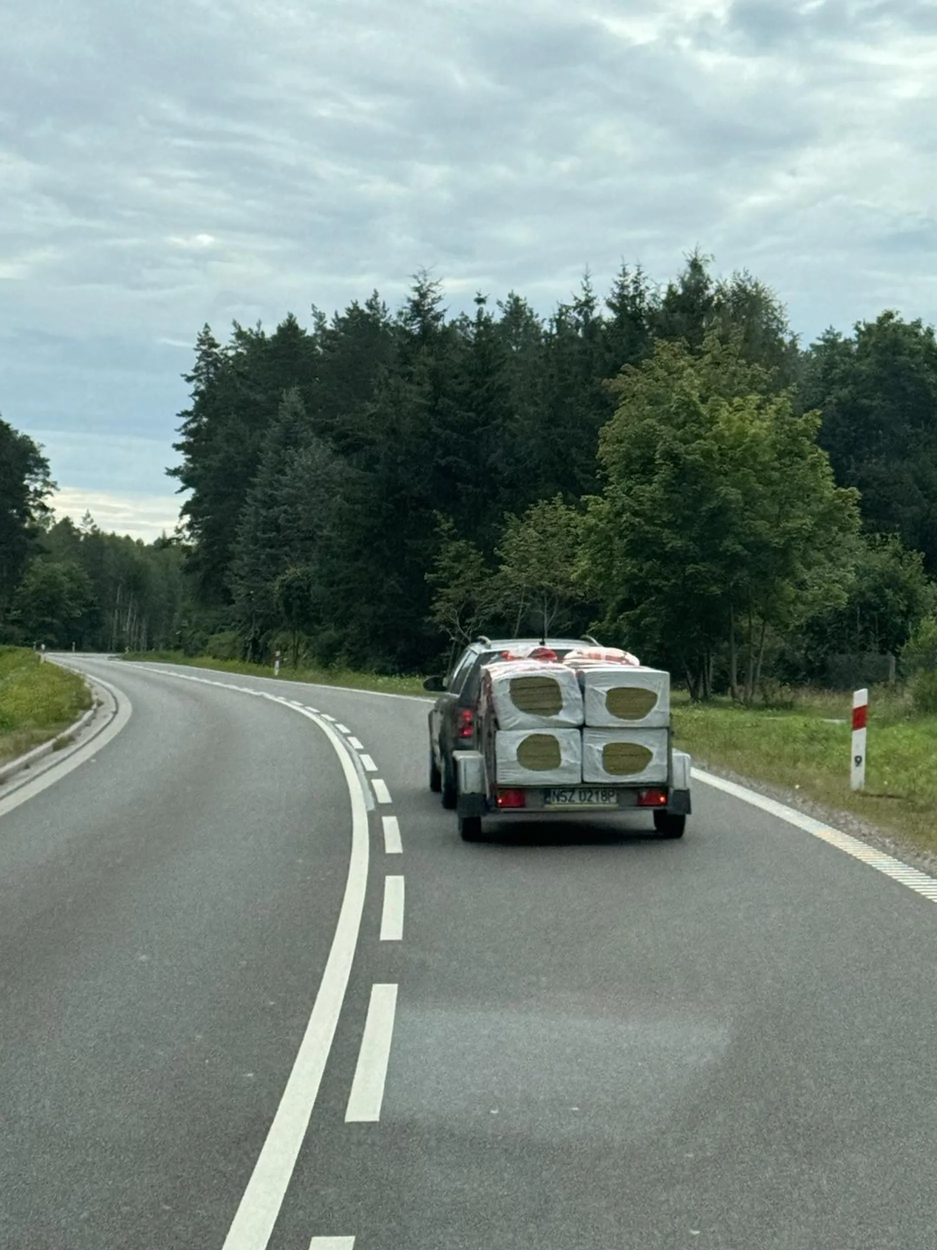 chłopie po co wyprzedzasz żeby zwalniać i wolno jechać??‍♂️