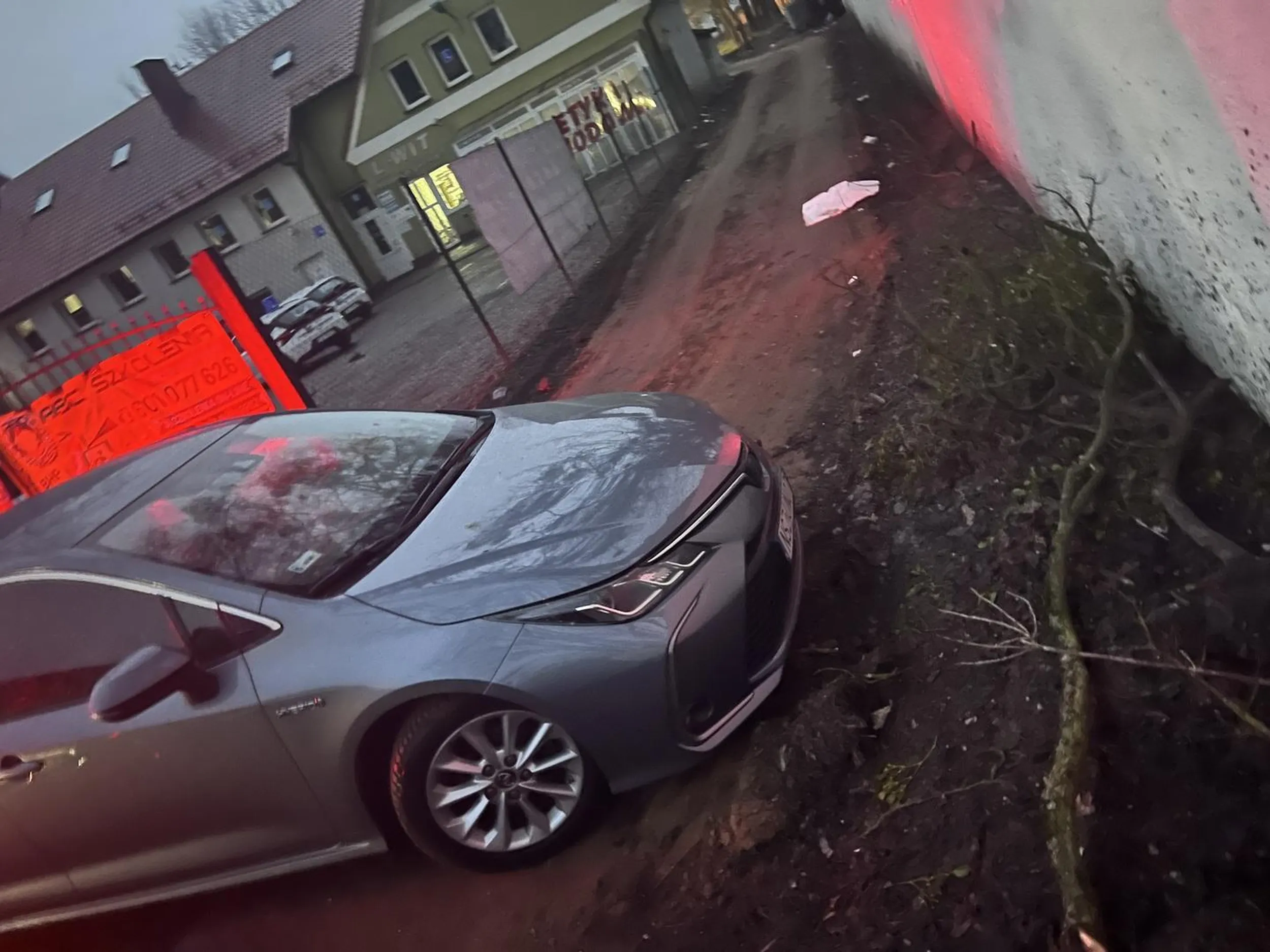 Naucz się parkować a nie stajesz jak p…