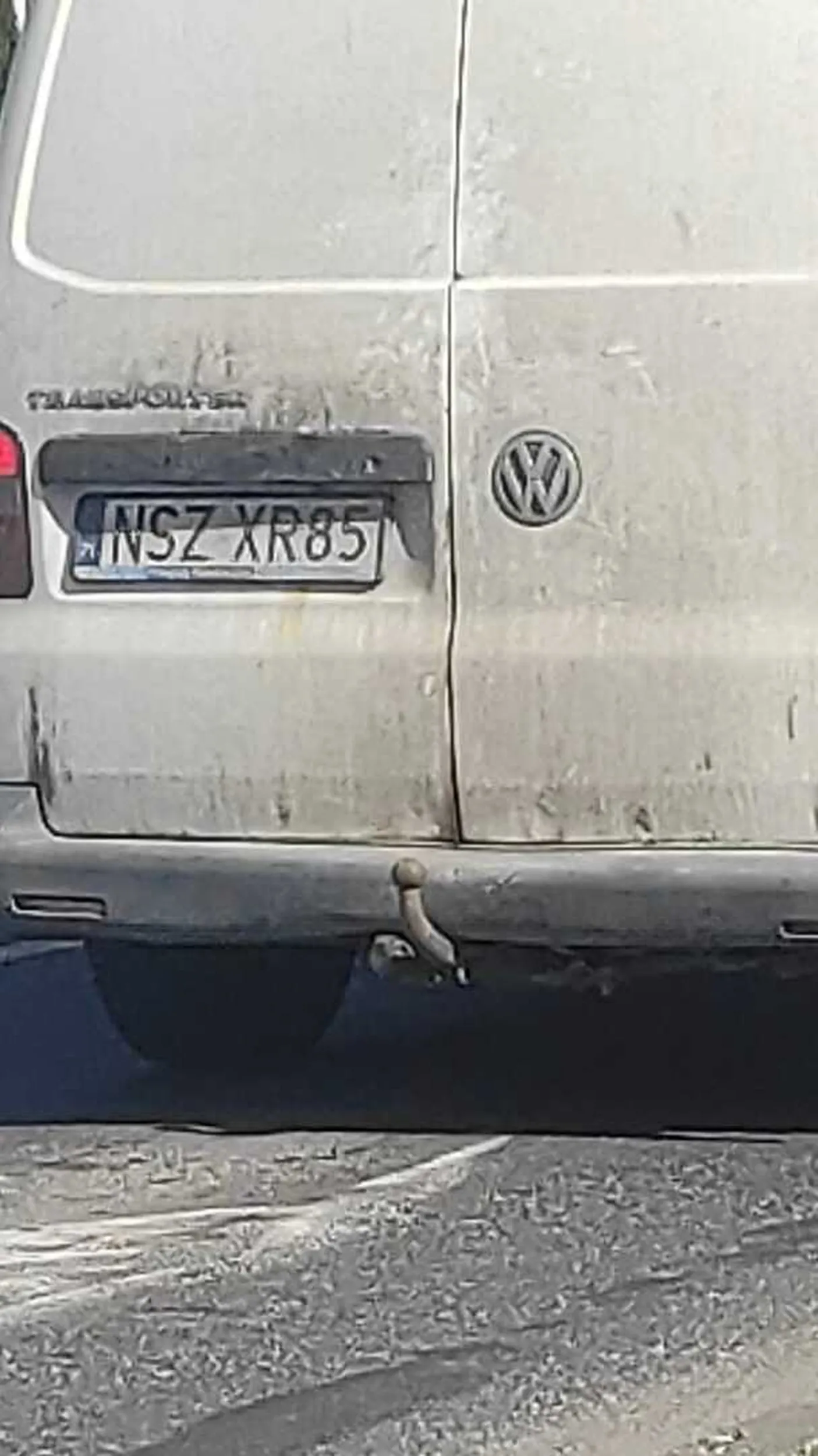 Zaczepia kobiety pytając czy są wolne. Dziwny typ dziwnie zachowujący sie. Potencjalne niebezpieczeństwo dorosłych jak i dzieci