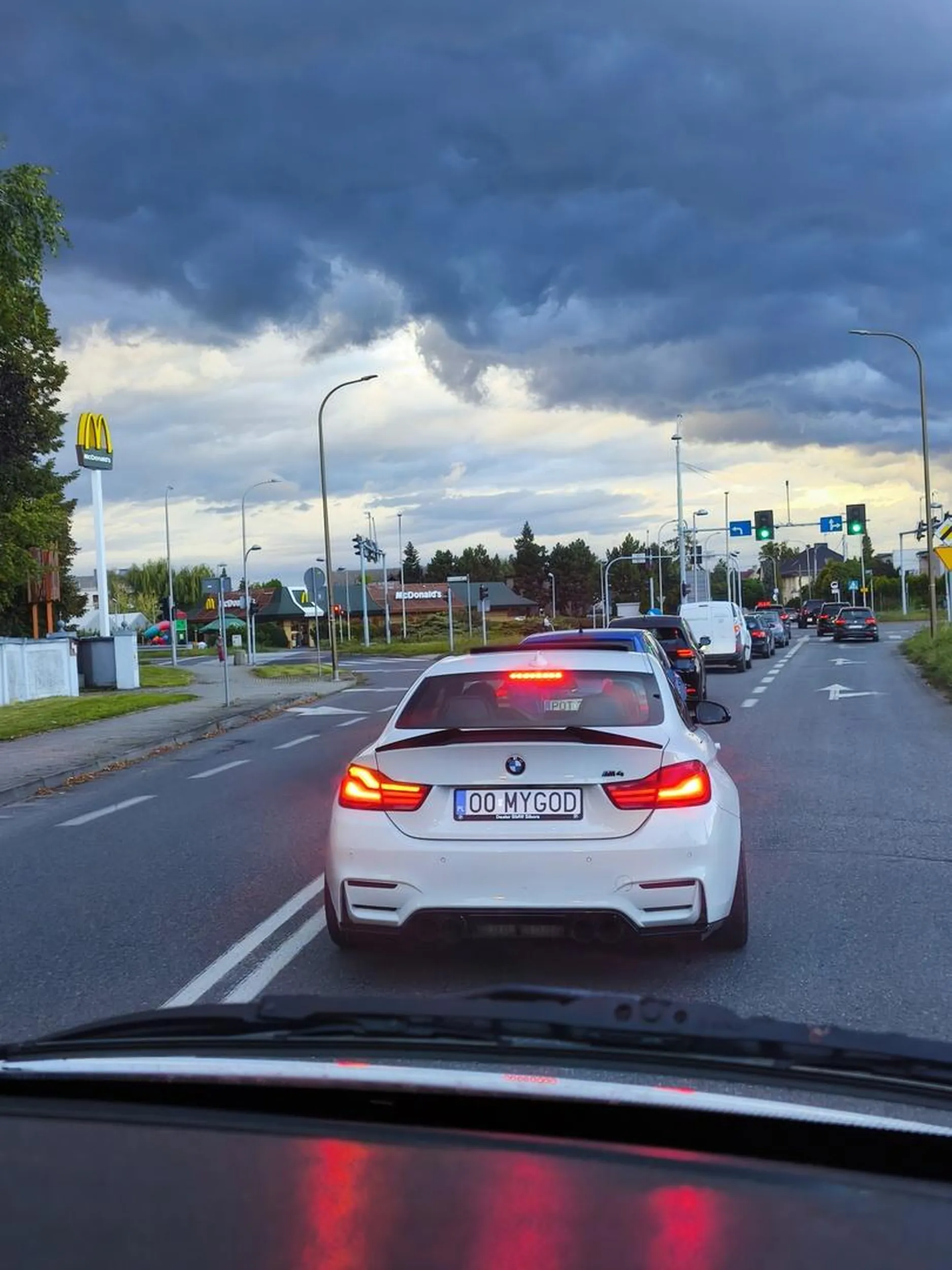 Kierowca z małym fiutem i brakiem wyobraźni. W tym przypadku jestem za psychotestami w przypadku sportowych samochodów