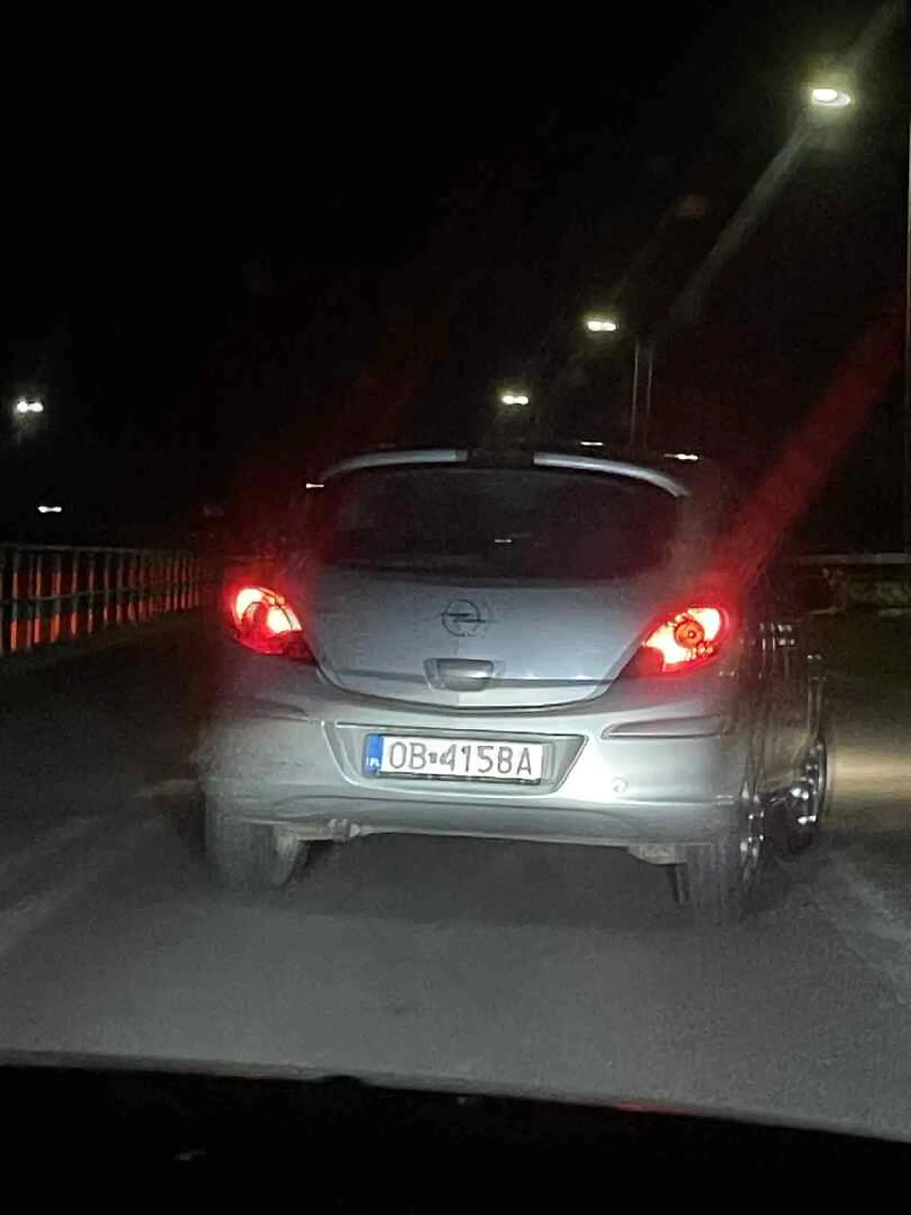 boje sie jechac za tym autem, patrzy na mnie smok