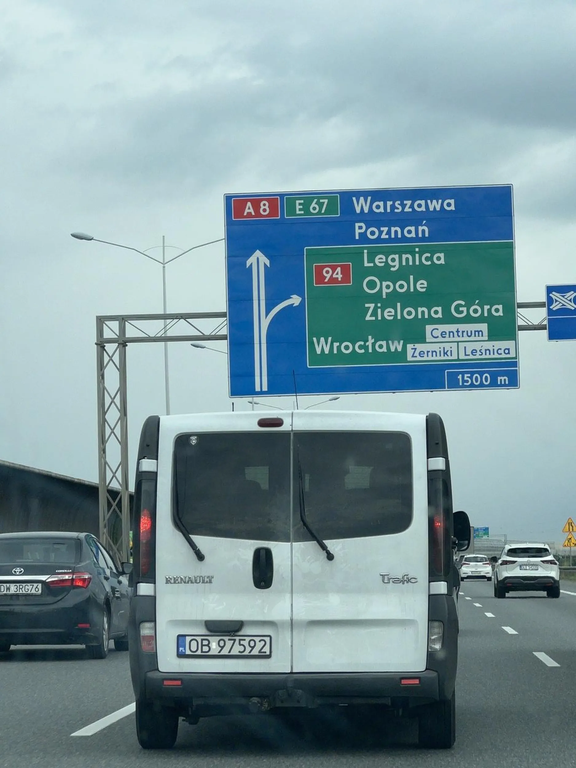 Typowy busiarz … ! Typ nie potrafi używać kierunkowskazów !