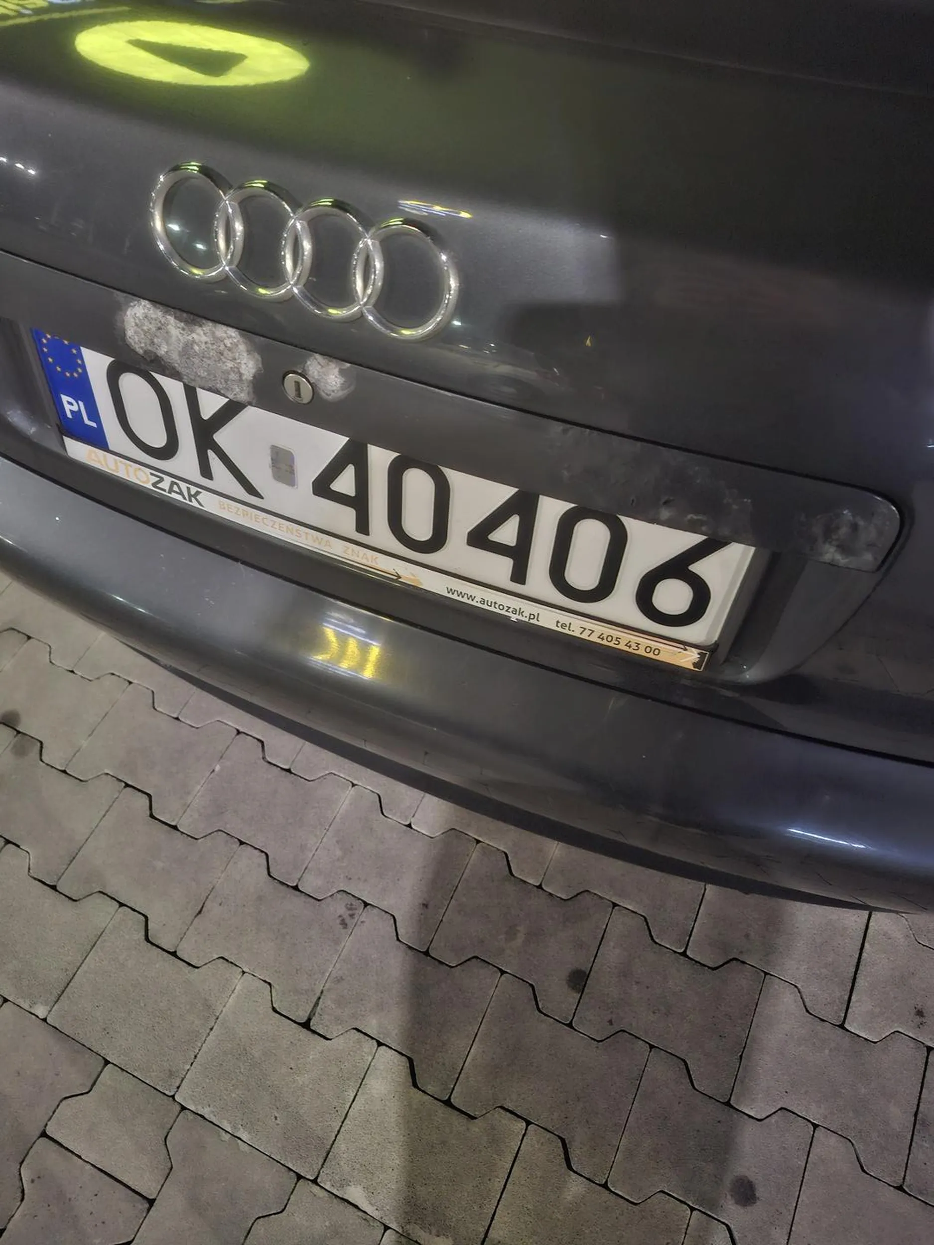 Ostatnio jakiś młody ruszył na światłach z piskiem opon i pokazuje środkowy palec. Samochód stan igła.