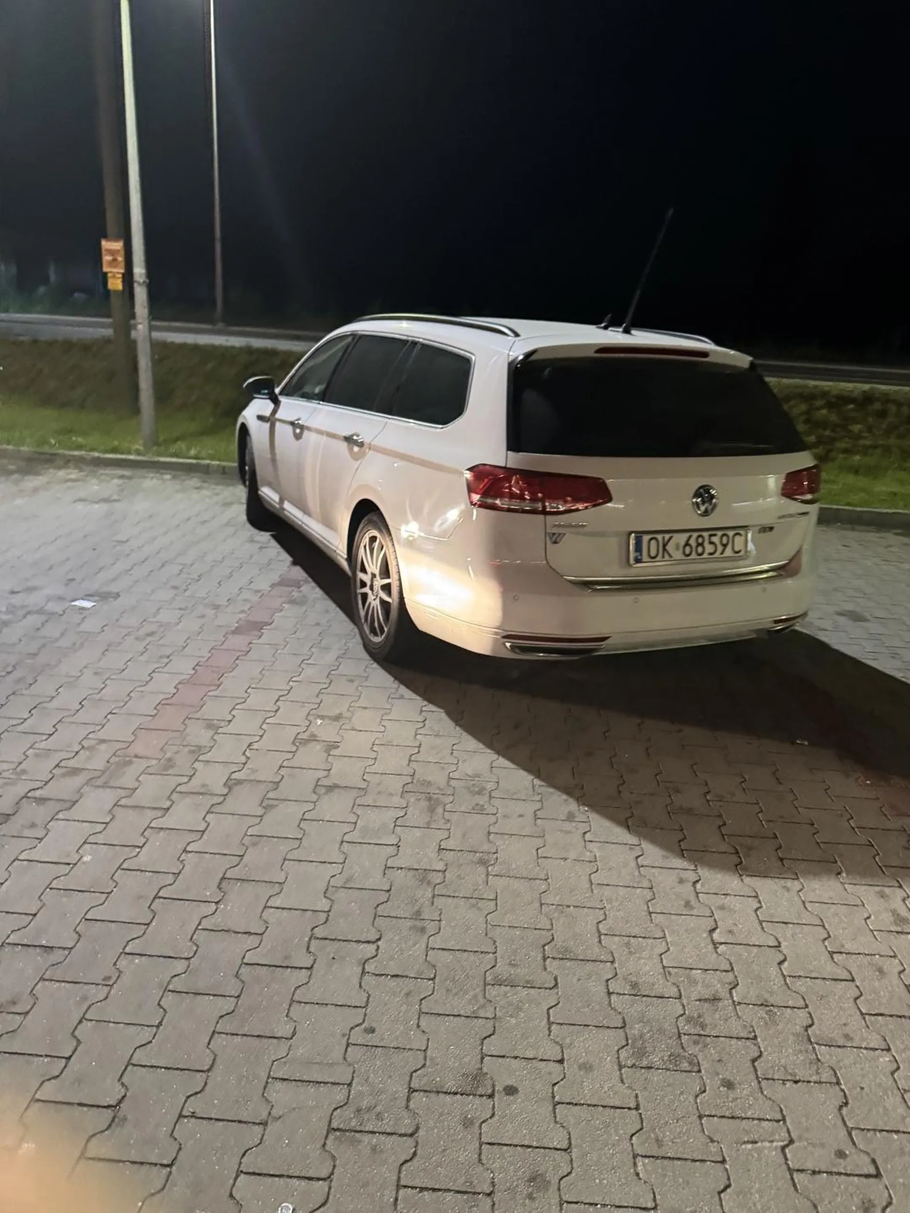 parkuje jak na załączonym niżej obrazku jak ciota