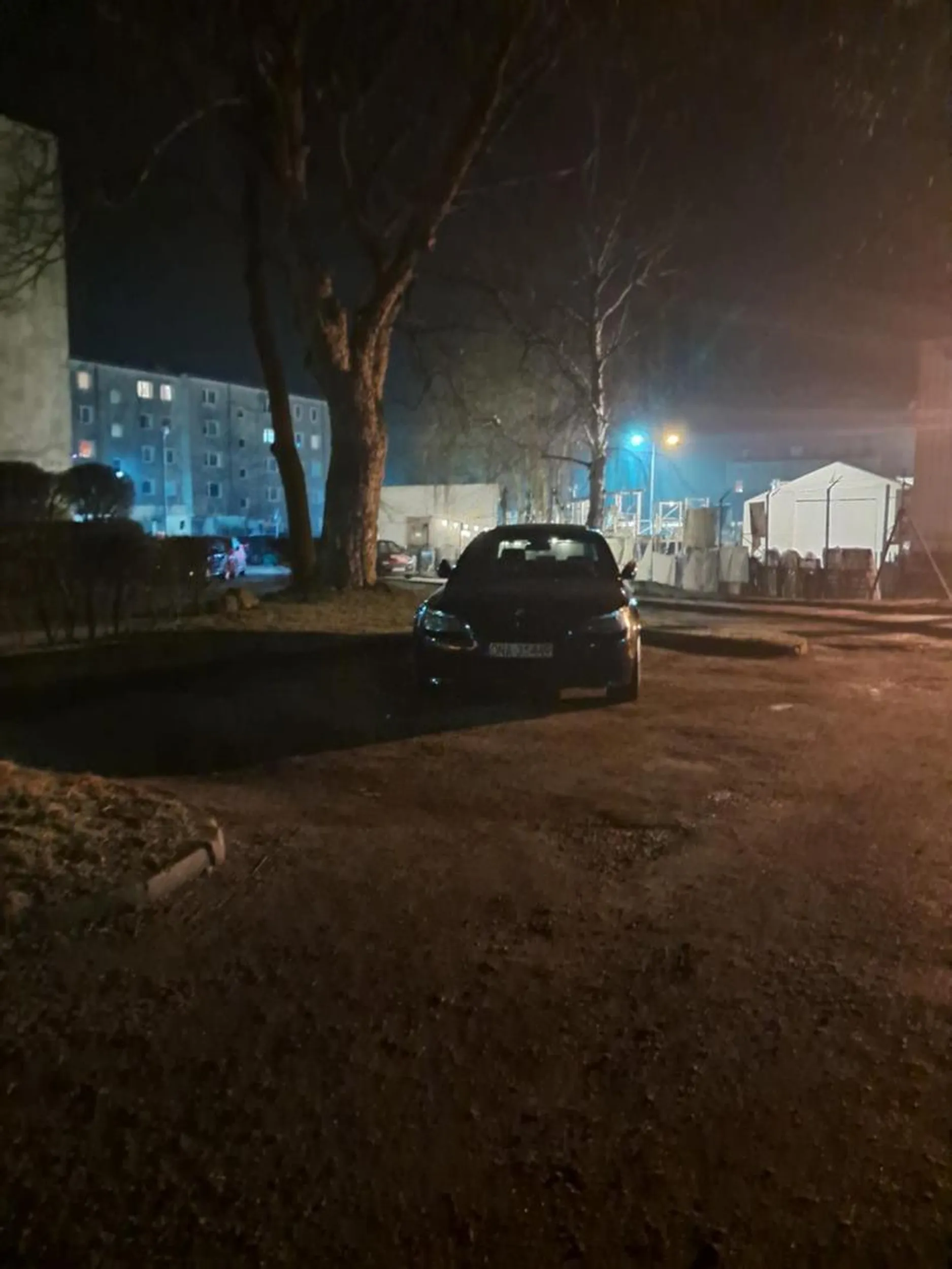 A tu lepszy widok na ,,odniesienie się do krawężnika przy parkowaniu,,