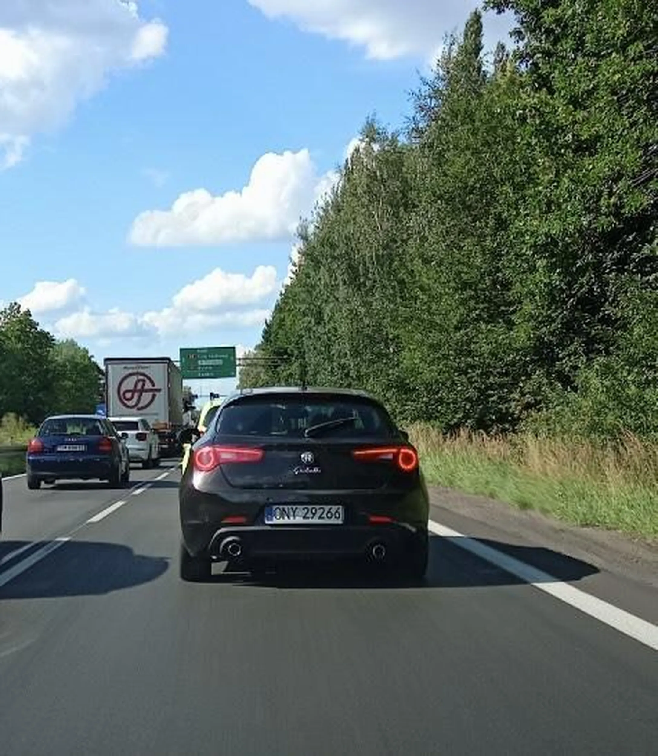 Jeżdżą szczeniaki po 18 lat. Wymuszają pierwszeństwo i stwarzają zagrożenie.