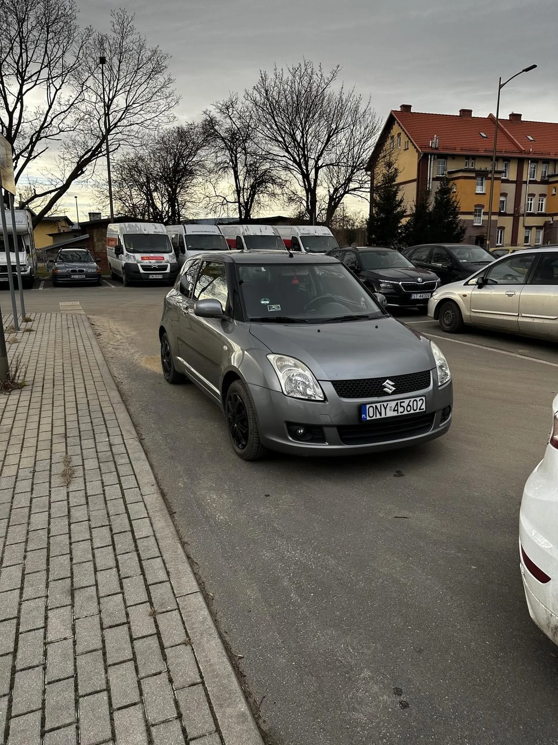 Naucz się parkować człowieku, ciesz się, że policja była zajęta.