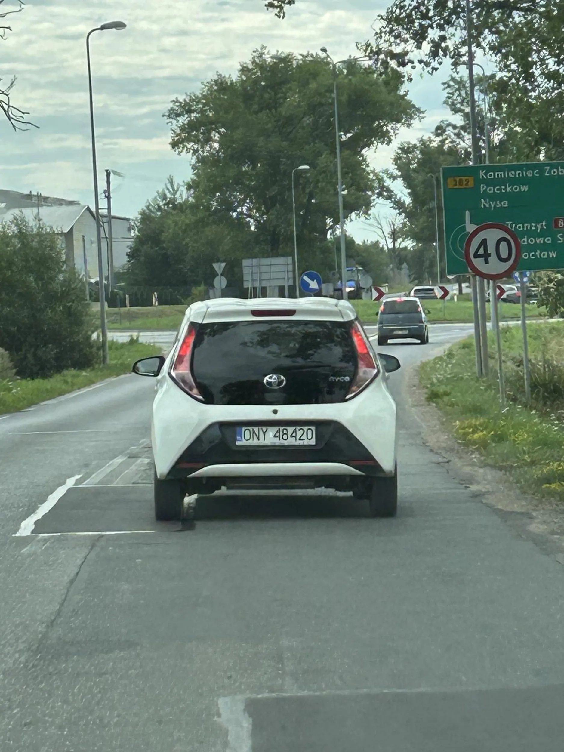 Nie zatrzymanie się na stopie, wymuszenie pierwszeństwa
