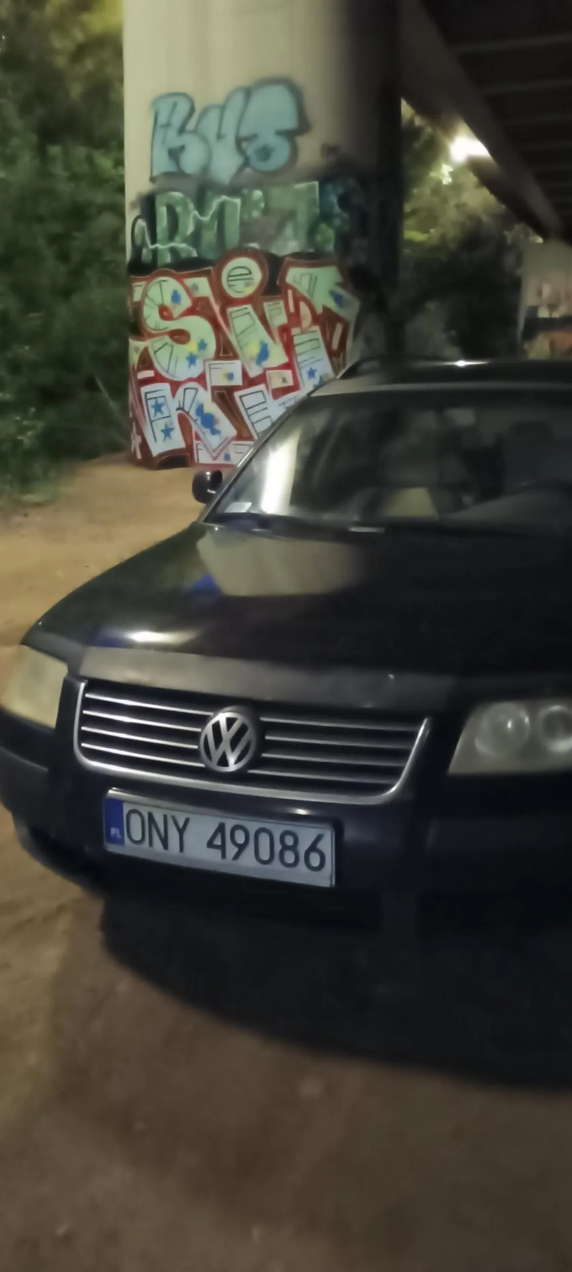 Bójka, chłopaki w kominiarkach.