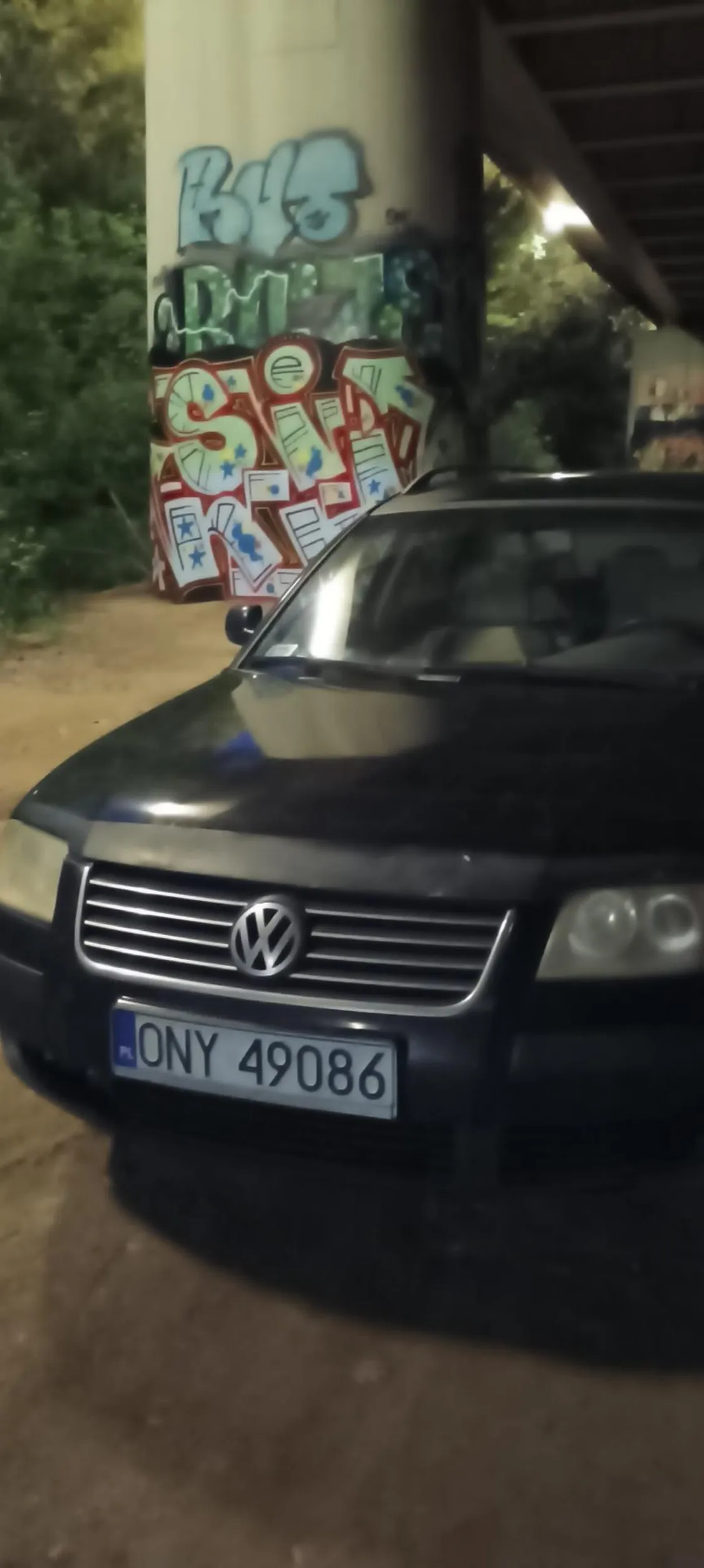 Bójka, chłopaki w kominiarkach.