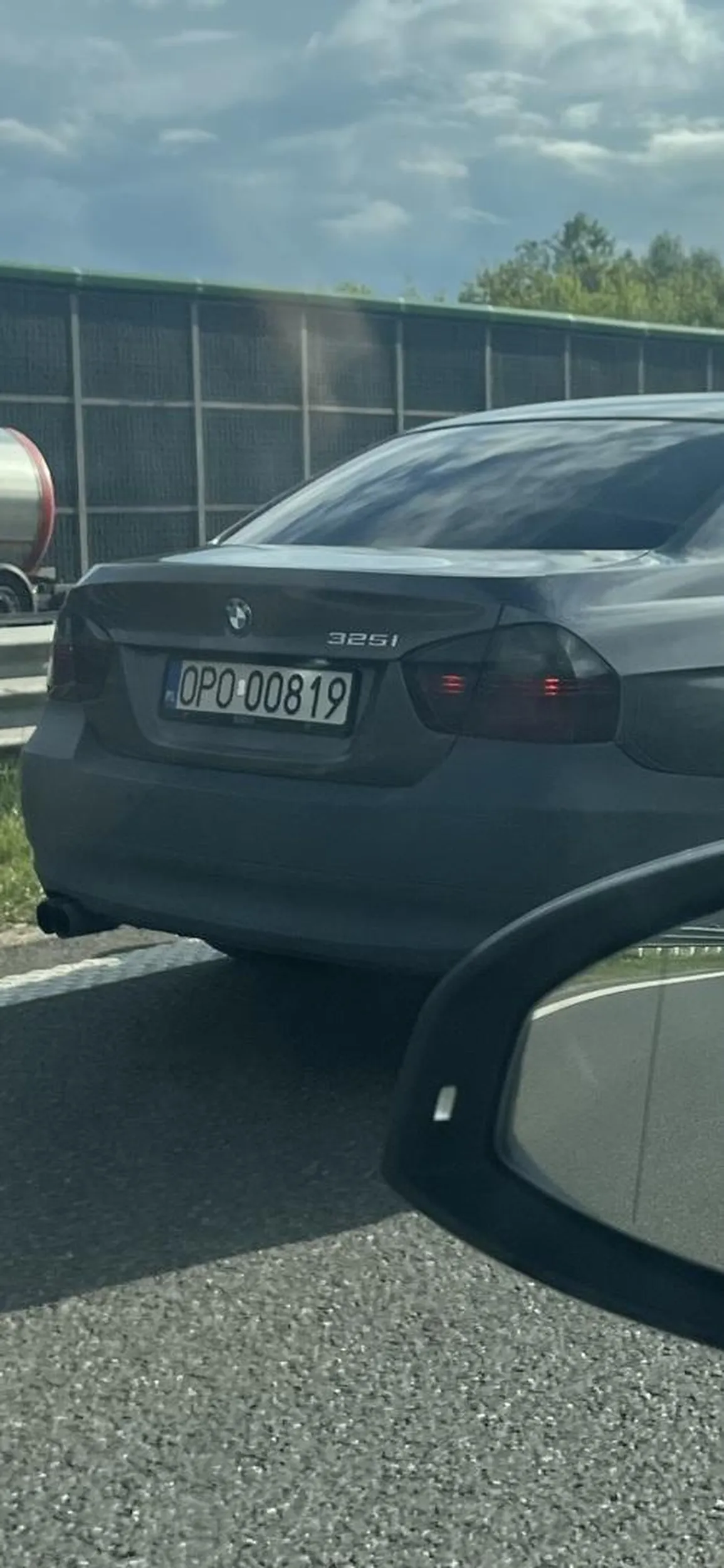 Ciota która podjeżdża pod zderzak , nagranie wysłane na policję