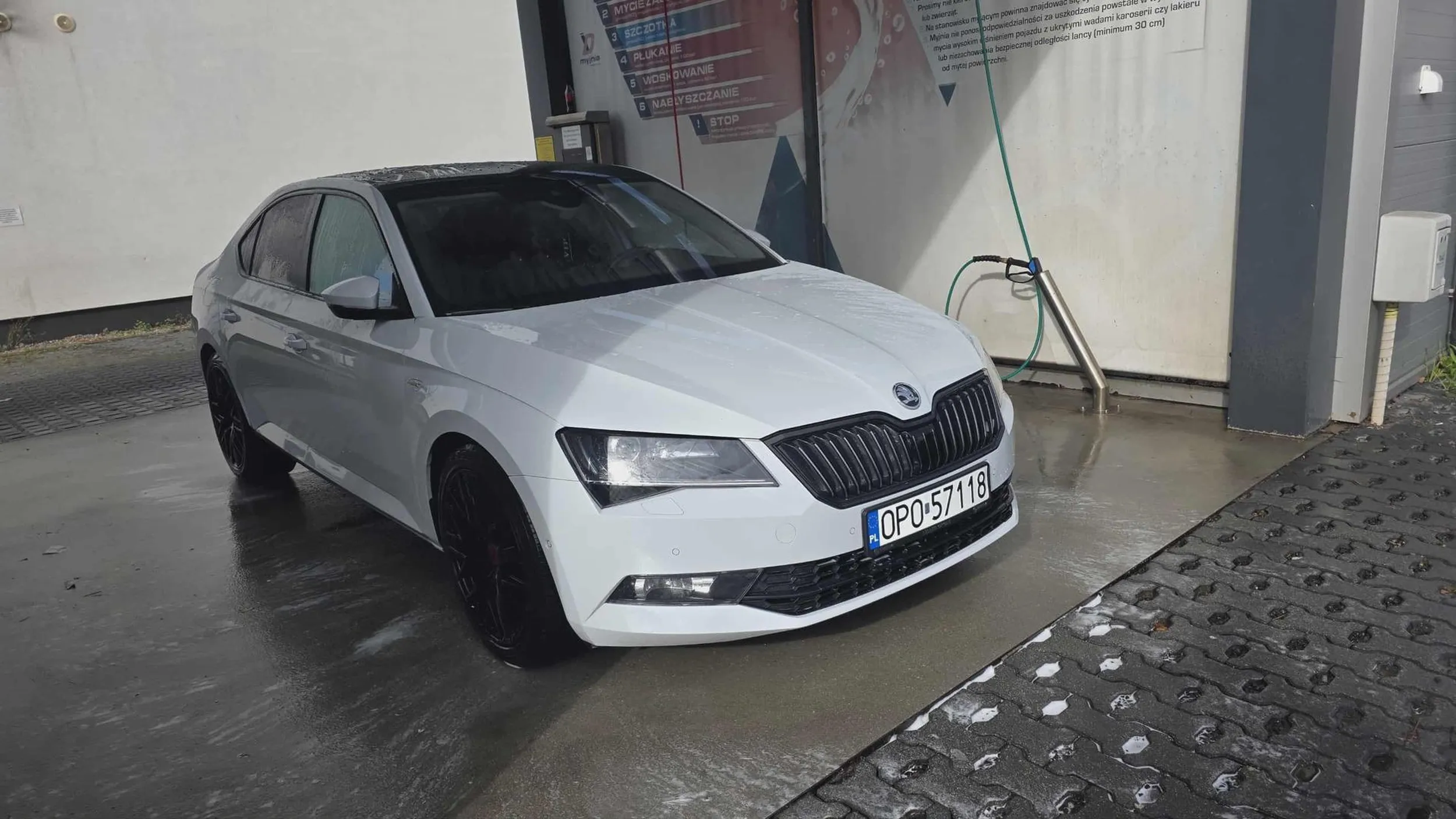 Bardzo mily Pan z rodzina pomogl mi zepchnac auto ze skrzyzowania Bardzo Panu dziekuje