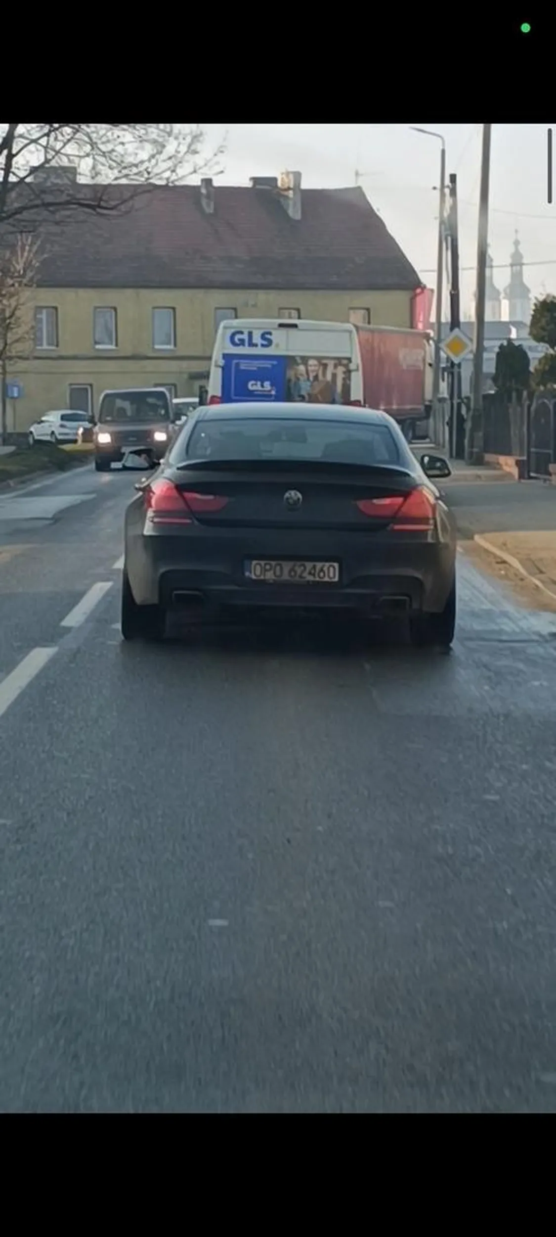 po co wyprzedzać i zagrażać życiu innych, żeby potem w mieście stać razem na tych samych światłach?