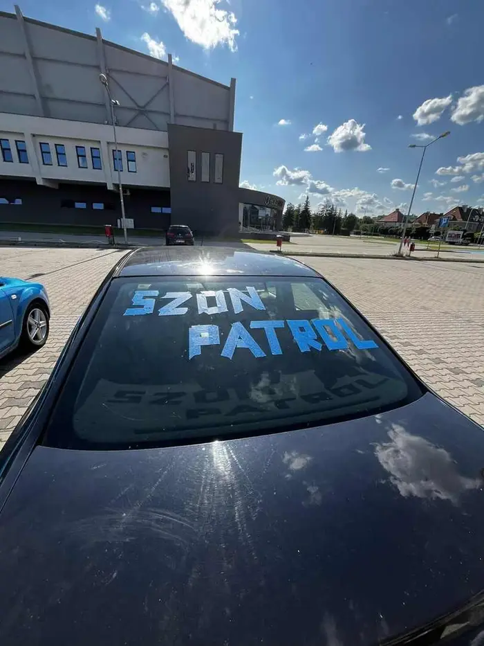 jakiś emos robił szon patrol w mondeo wystawił mi dupe przez okno jako kierunkowskaz, ciekawa alternatywa