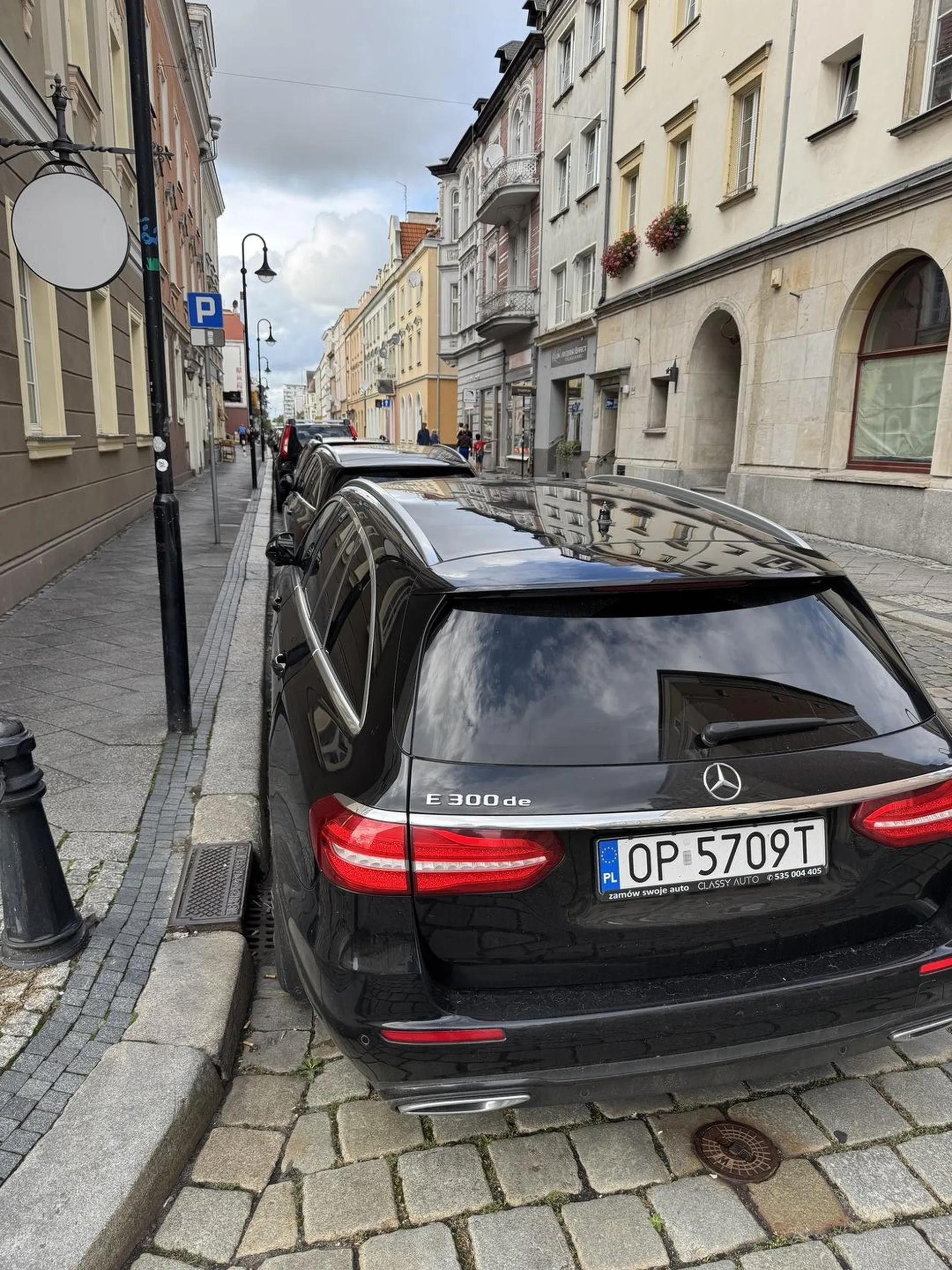 Baranku opolski, naucz sie parkować. Jak sie gadalo z policja na temat parkowania? Podaje numer VIN tegoz barana aby był idealnie oznaczony: WDD2132161A658304