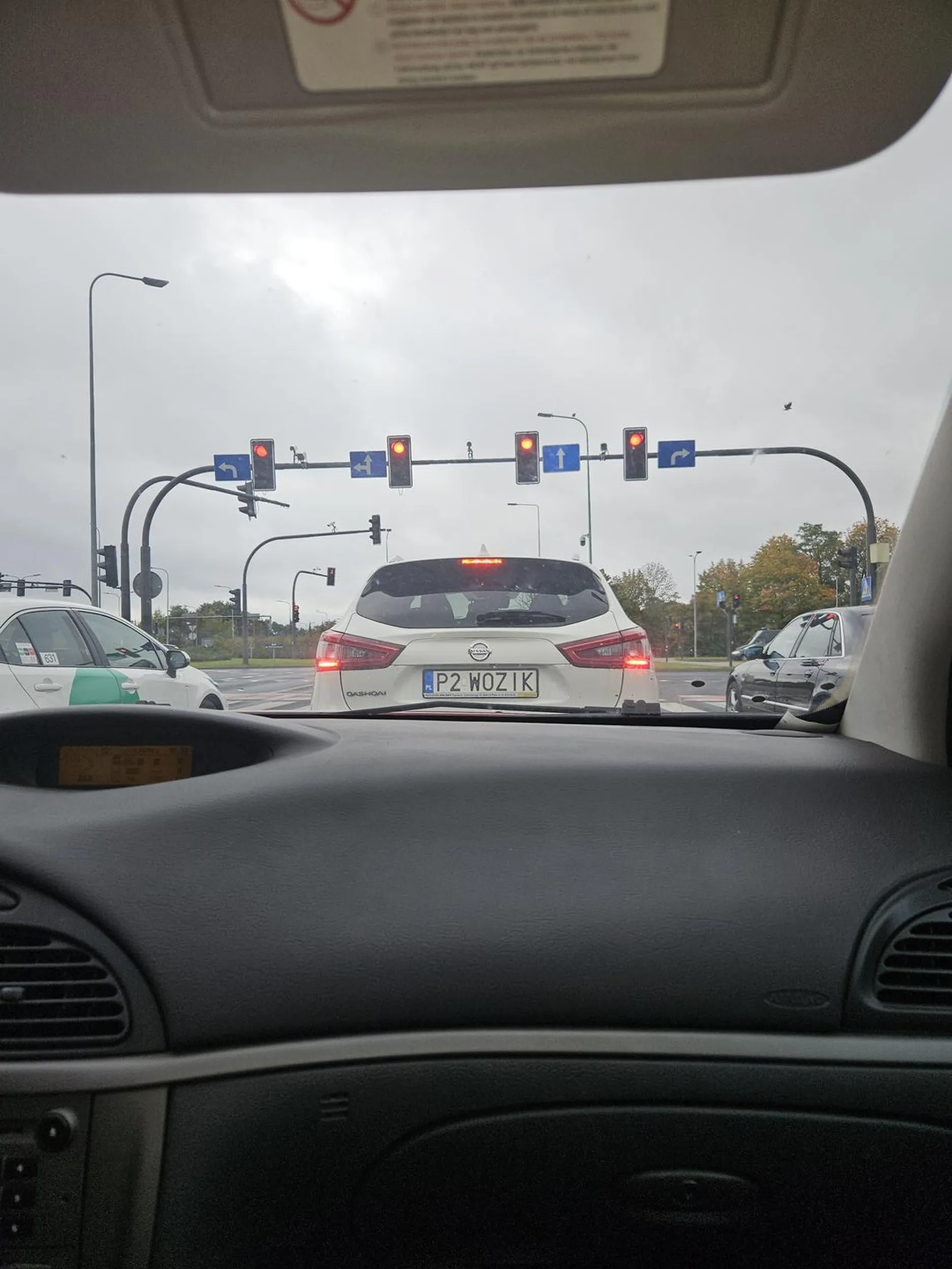 Zawalidroga, blokuje ruch na drodze i losowo wali w hamulec. Antygonizm pirata drogowego