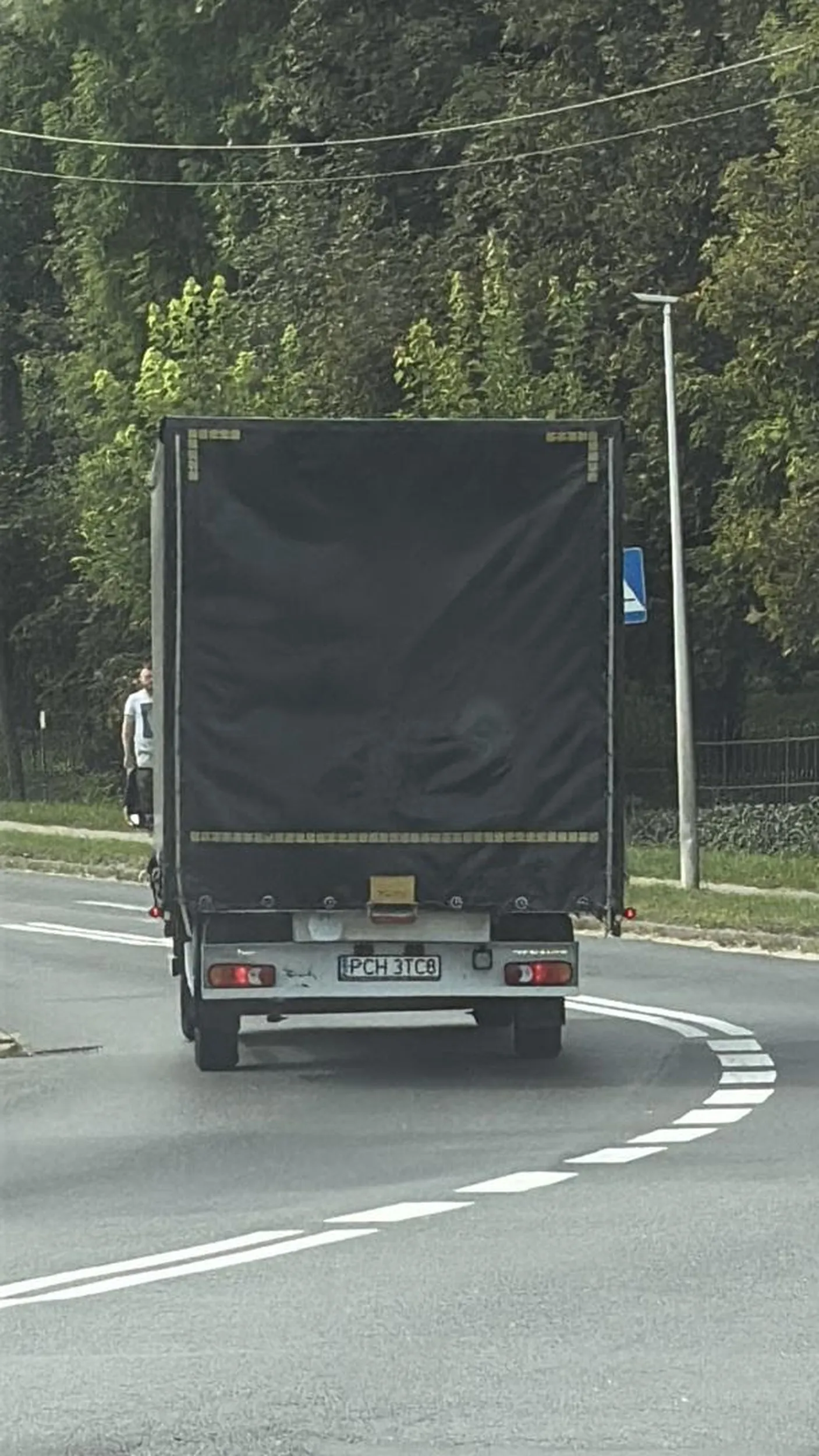 Panie patrz na innych na drodze Na zakręcie wyprzedzanie ? I do tego na pasach ?? Żenada