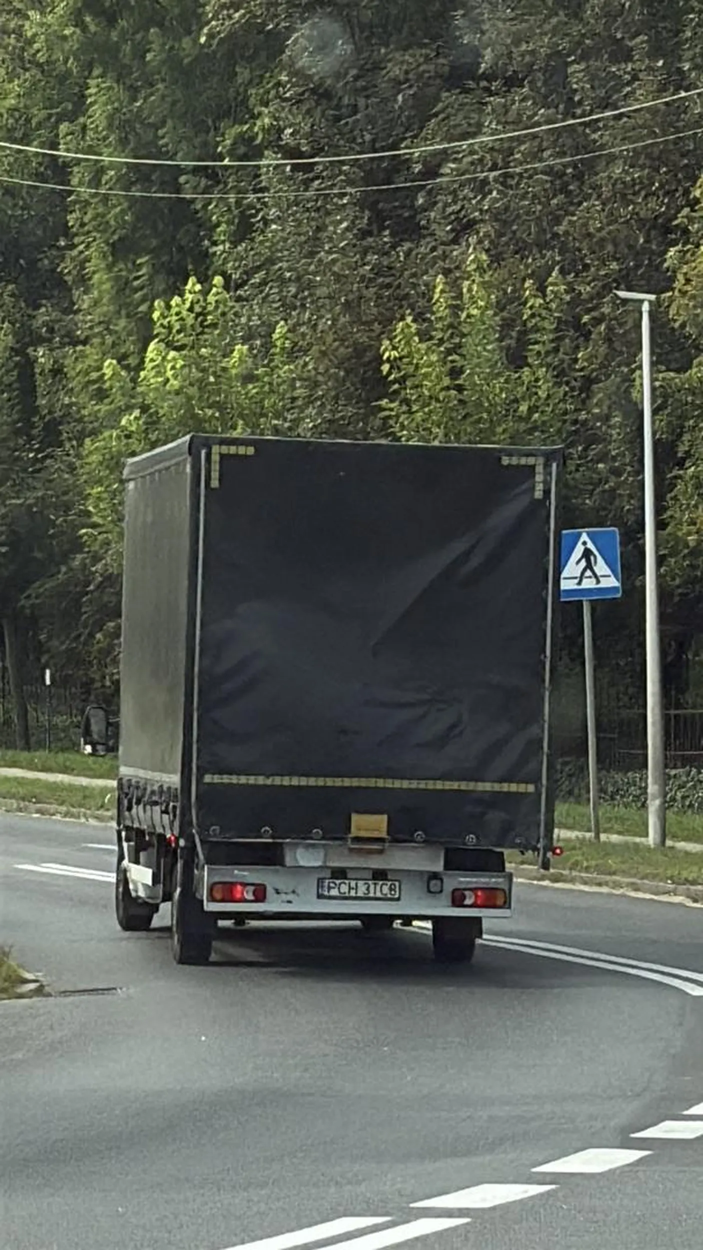 Panie patrz na innych na drodze Na zakręcie wyprzedzanie ? I do tego na pasach ?? Żenada