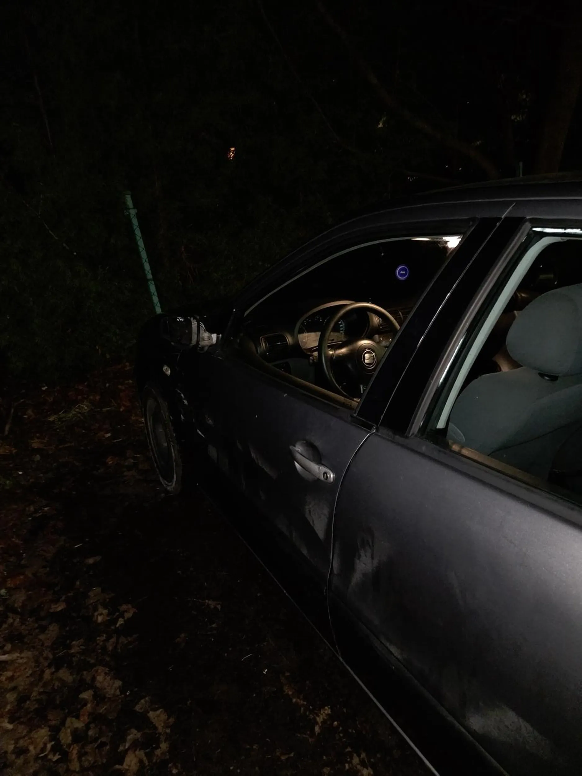 Po uderzeniu w samochód kierowca uciekł z miejsca zdarzenia (28.11.25) w miejscowości Miastko pow. Bytów