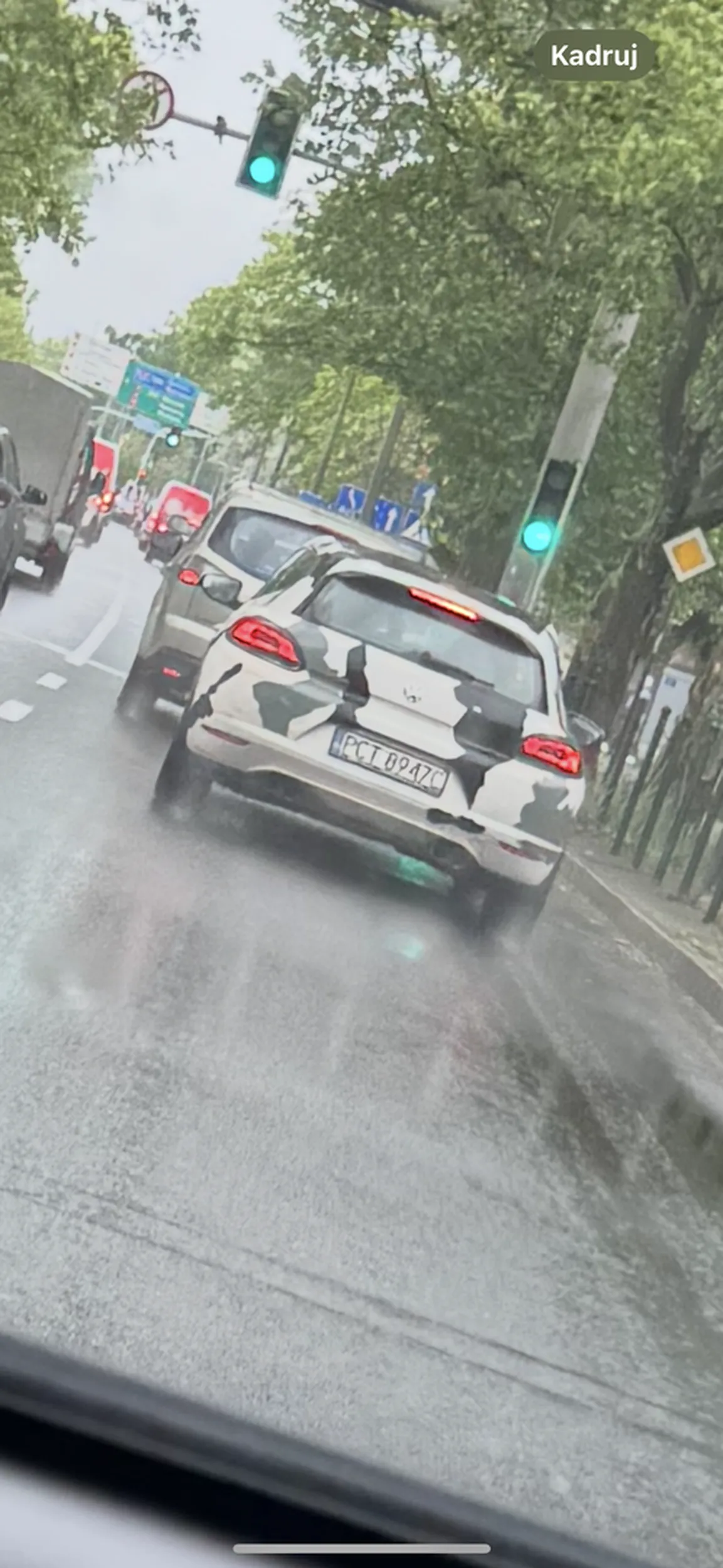 Zajeżdża drogę, agresywny typ prosze uważać