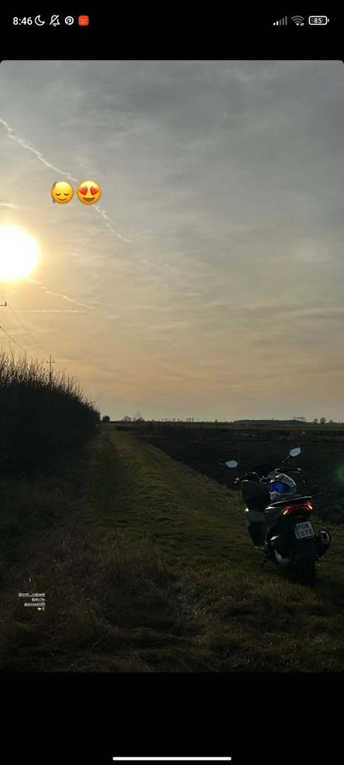 kierowca nie jest pełnoletni jeździ po polu i po sionym