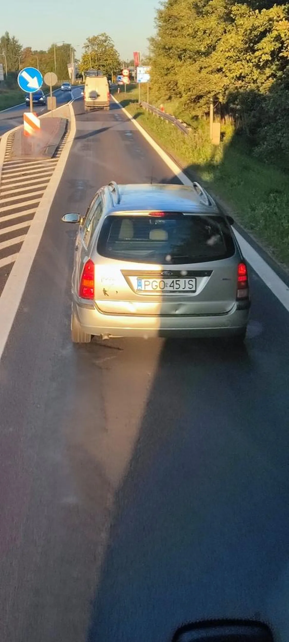 Zrób przysługę ludziom i oddaj prawo jazdy bo nie wiesz co robisz i gdzie się znajdujesz...