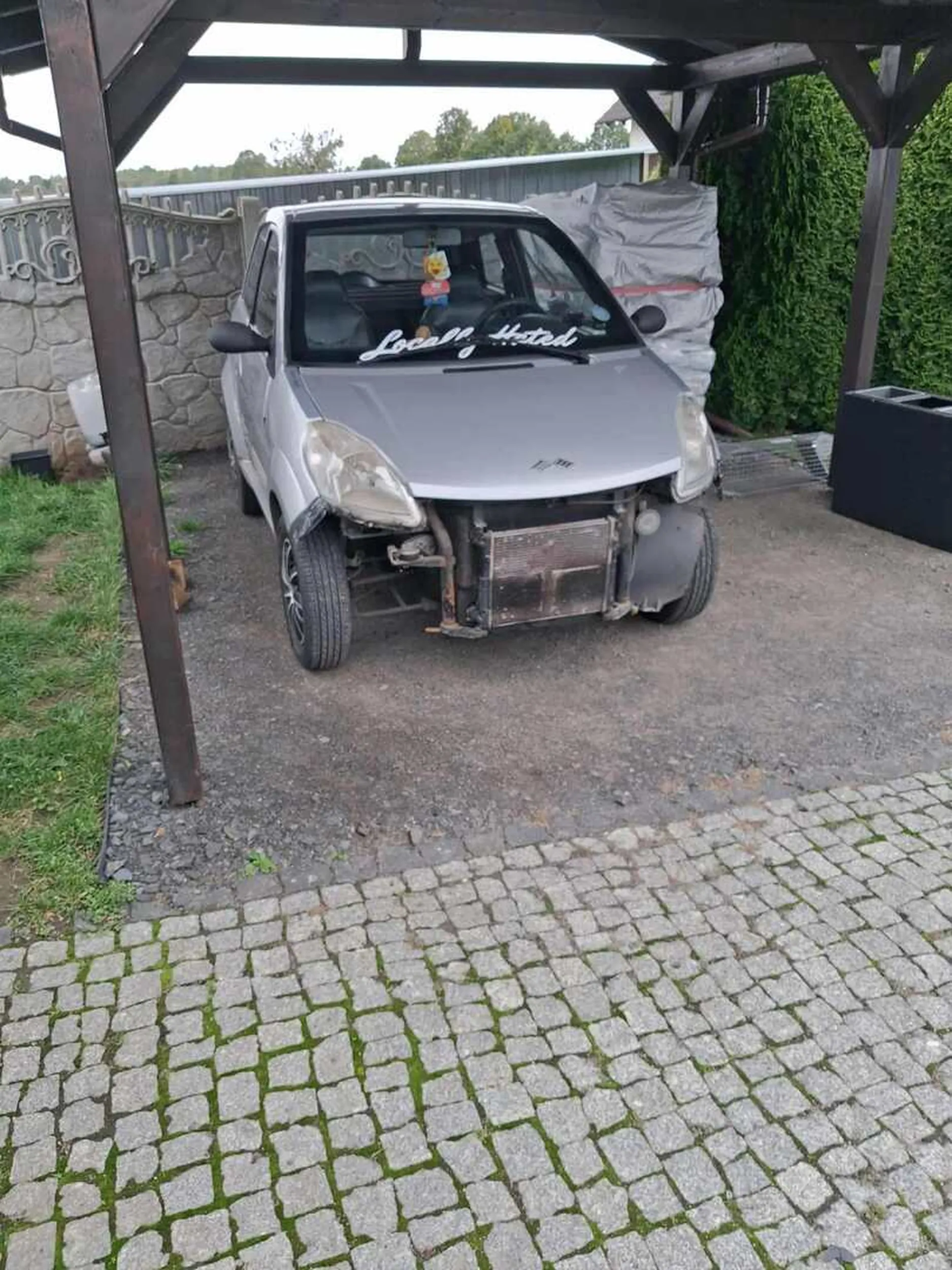 codziennie inna laske bierze do auta dziwie sie ze jakas na to leci